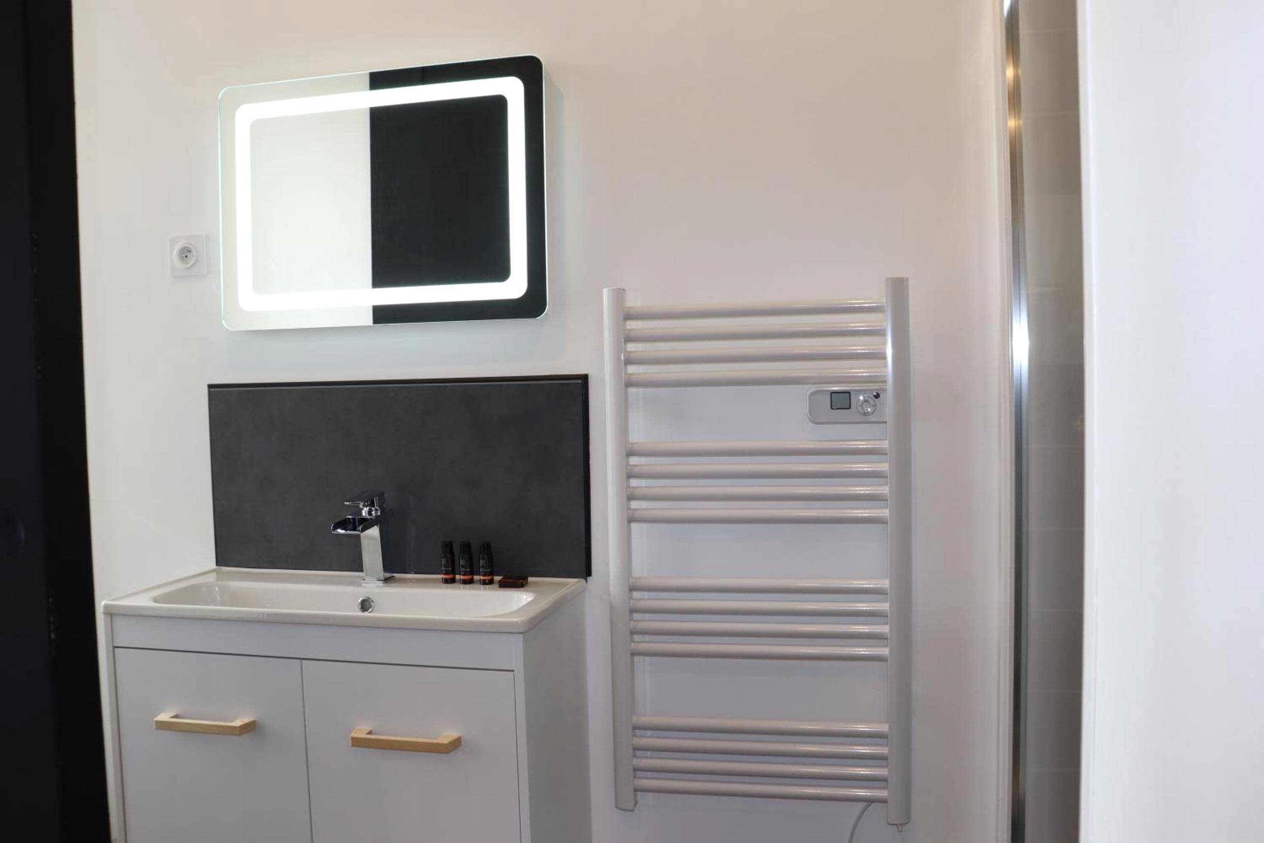 Meuble vasque et miroir LED lumineux - Bulle de Spa