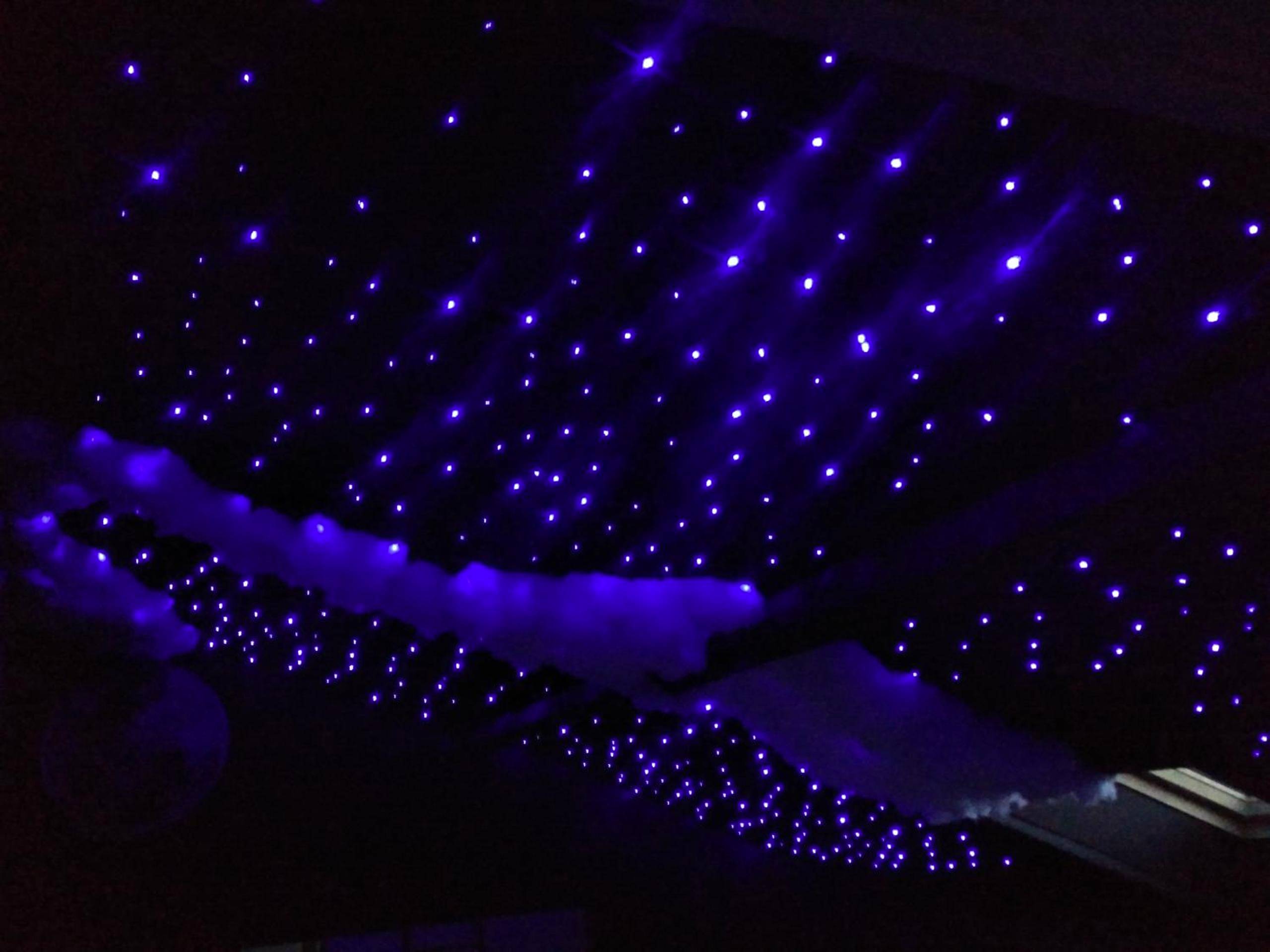 Plafond étoilé avec nuages lumineux - Love Room Thue et Mue - Bulles et belle étoile SPA proche de Caen
