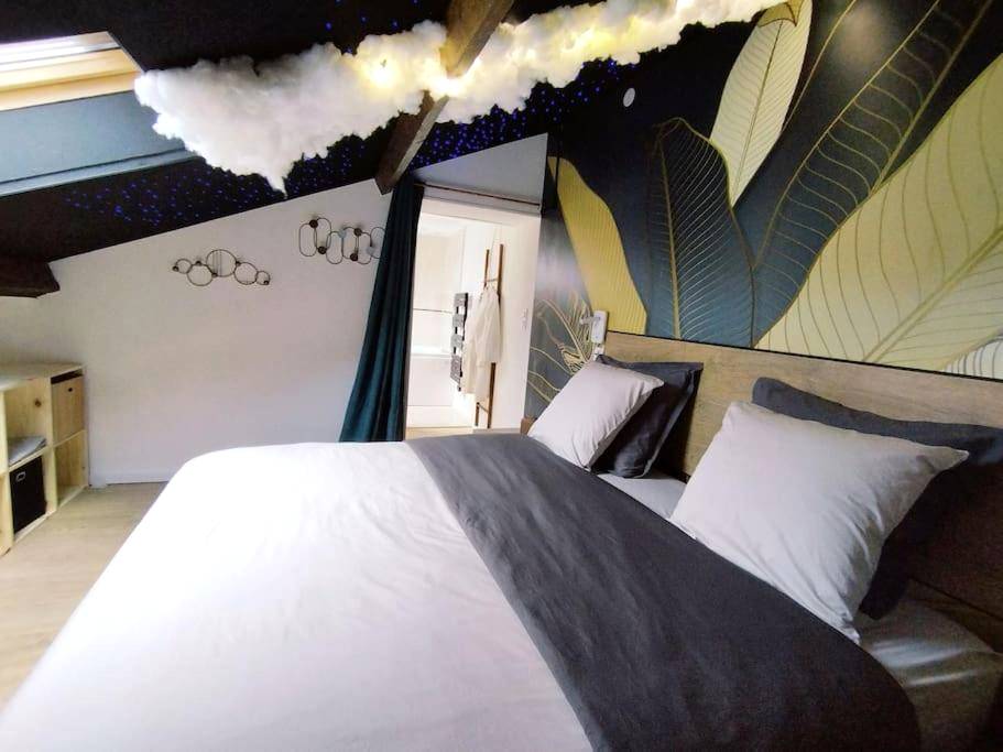Chambre romantique sous les combles - Bulles et belle étoile SPA proche de Caen