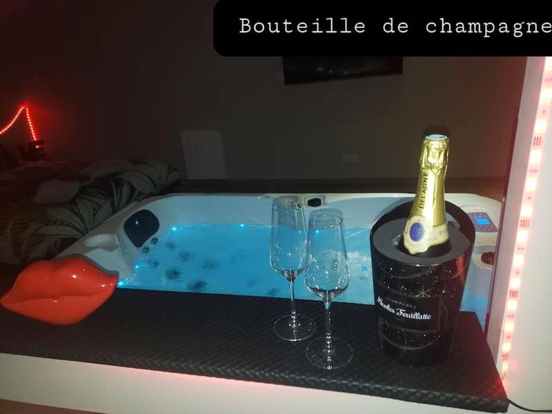 Photo du logement - Bulles étoilées Appartement avec jacuzzi privé - Bourg - en - Bresse
