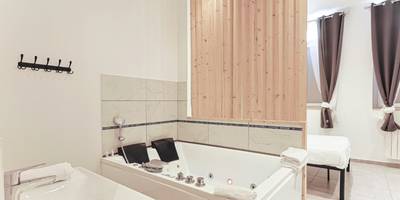 Baignoire balnéo avec appuie - têtes noirs - LES BULLES DE MONA - Lola - Spa - Clim