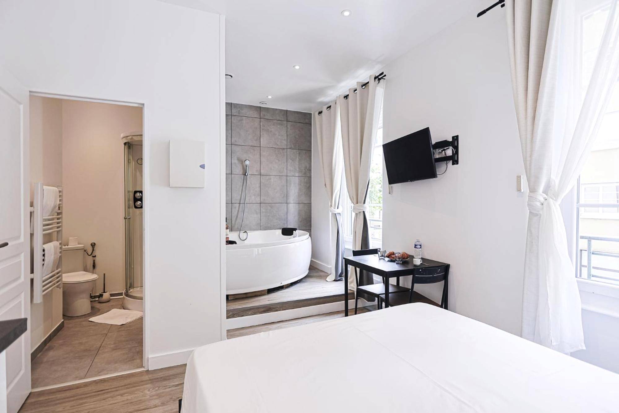 Photo du logement - LES BULLES DE MONA - Zen - Spa - Clim - Lyon