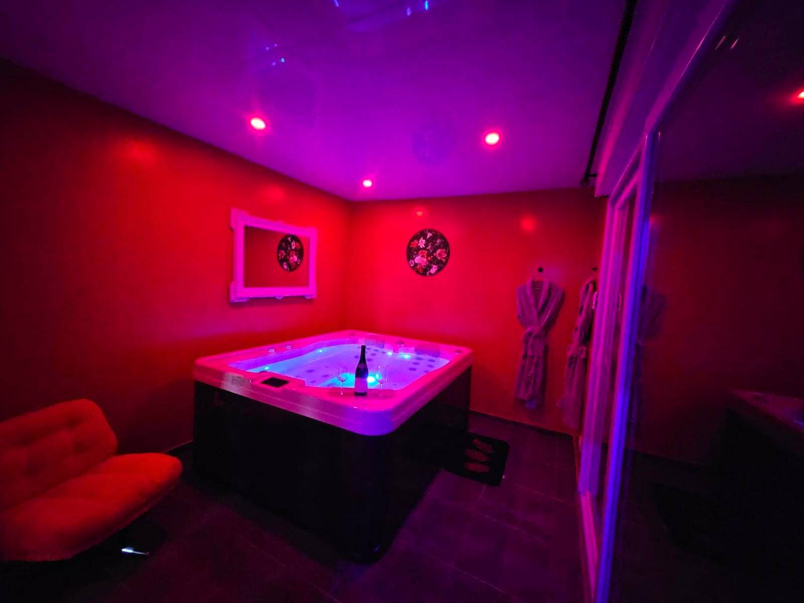 Vue principale - Love Room Saint - Maurice - l'Exil - bulles de plaisir