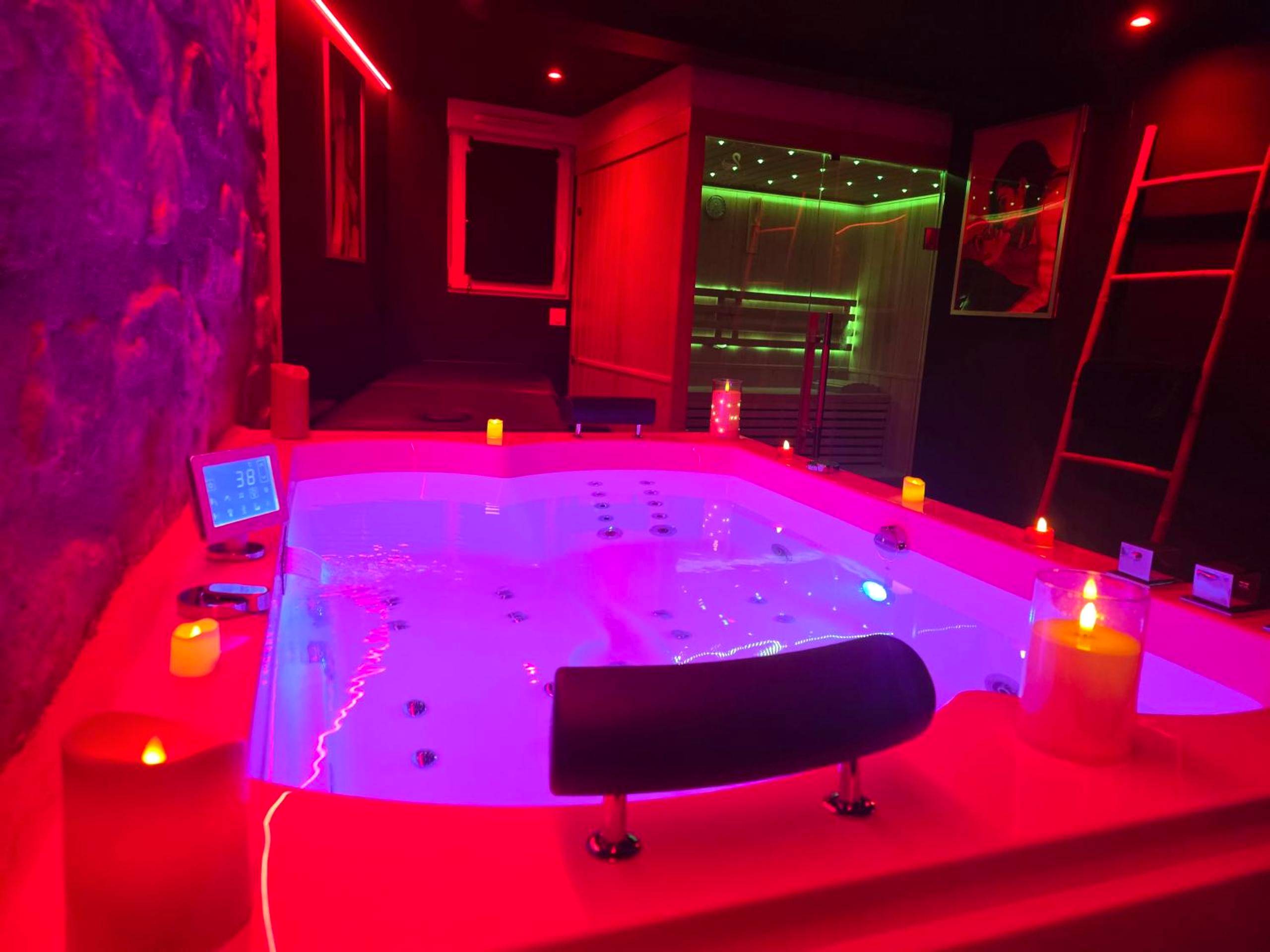 Vue du logement - Love Room Épron - La Cachette Secrète - Maison romantique avec Balnéo et Sauna Privatif à Caen en Normandie