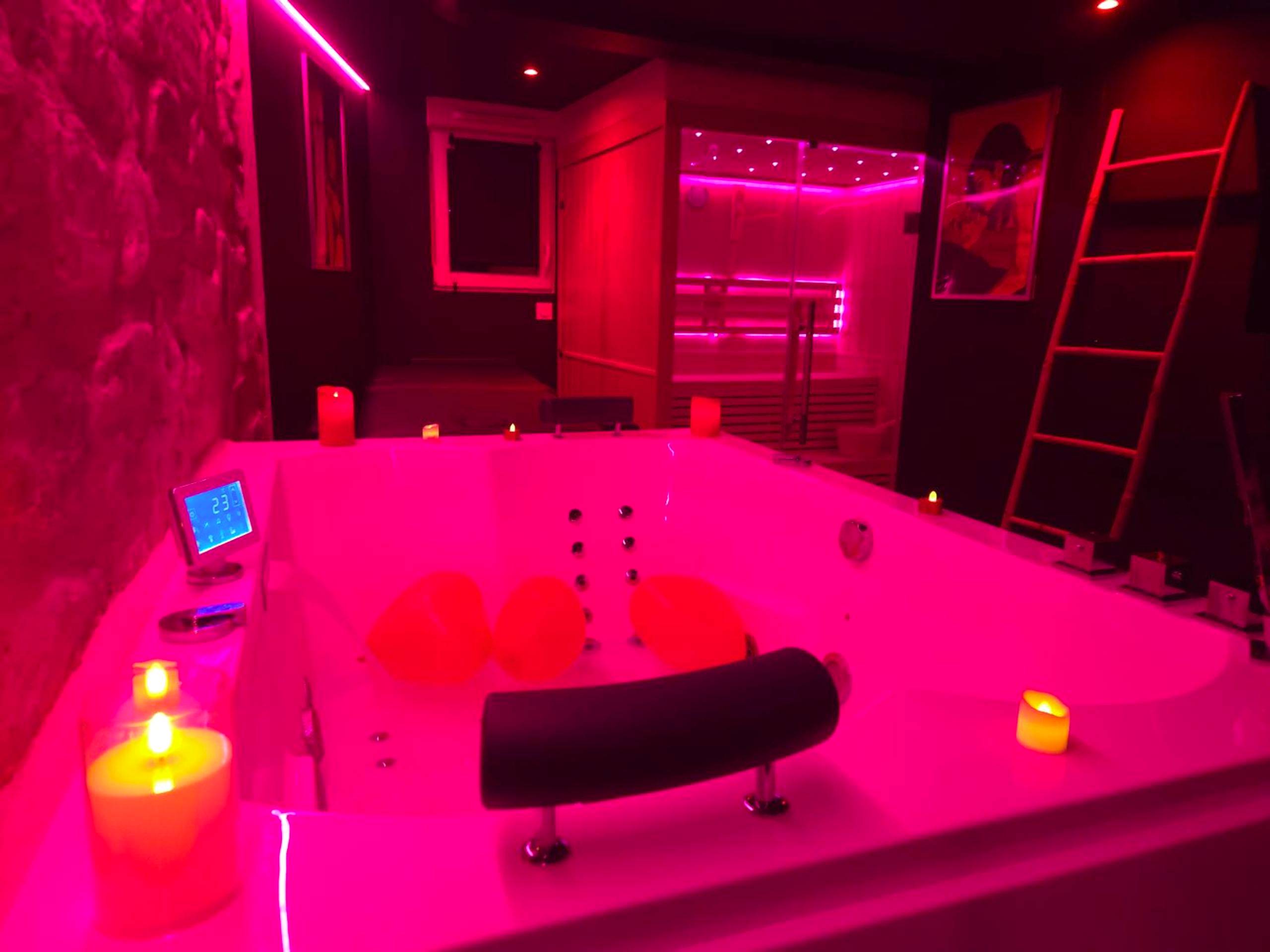 Photo du logement - La Cachette Secrète - Maison romantique avec Balnéo et Sauna Privatif à Caen en Normandie