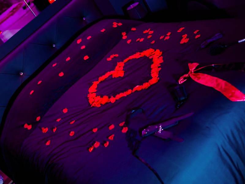 Photo du logement - La Cachette Secrète - Maison romantique avec Balnéo et Sauna Privatif à Caen en Normandie