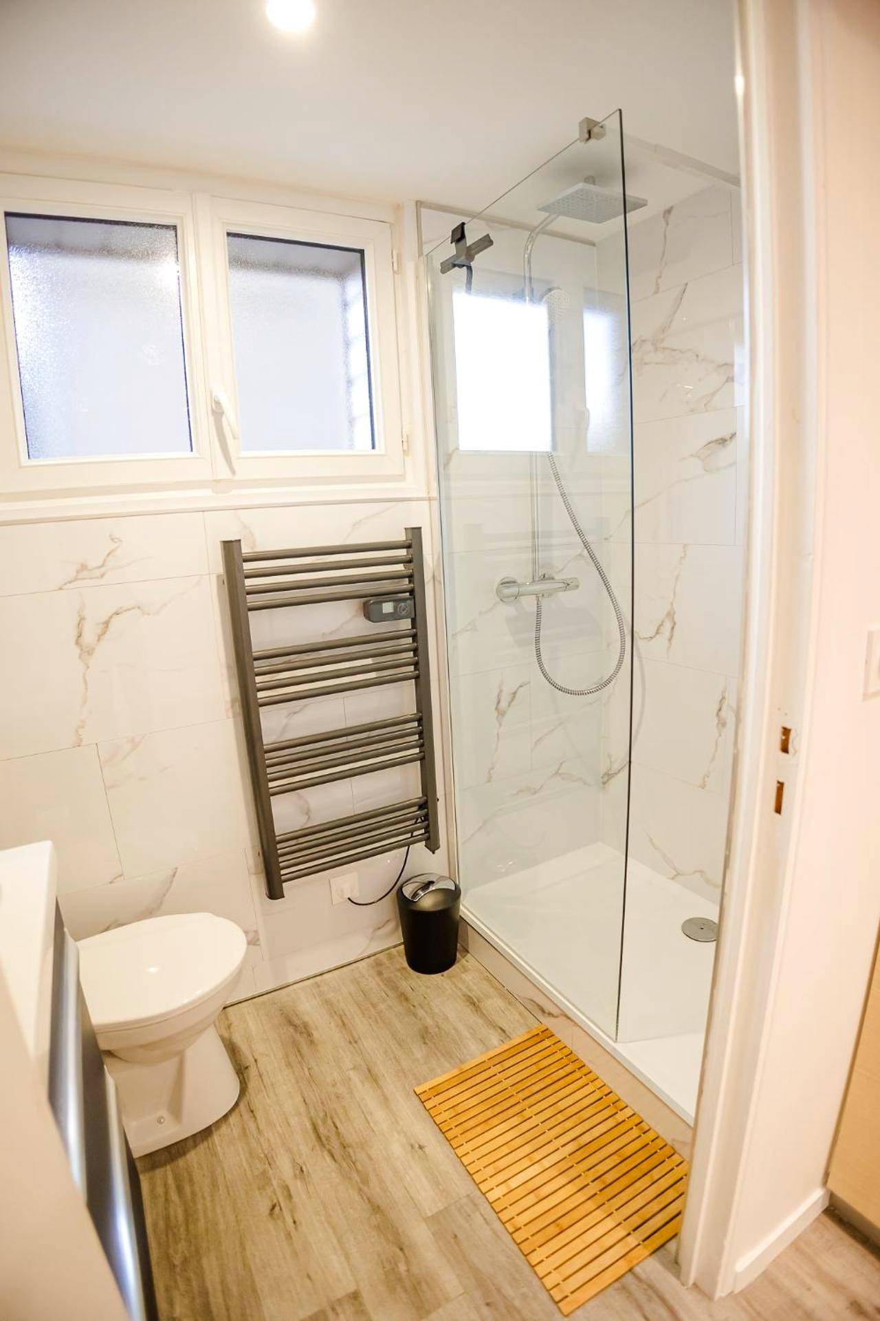 Photo du logement - La Cachette Secrète - Maison romantique avec Balnéo et Sauna Privatif à Caen en Normandie