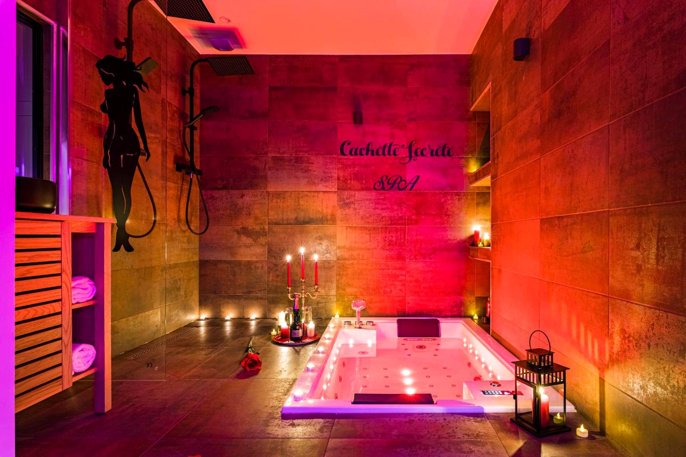 Espace bien - être avec jacuzzi et douche - Cachette Secrète & SPA