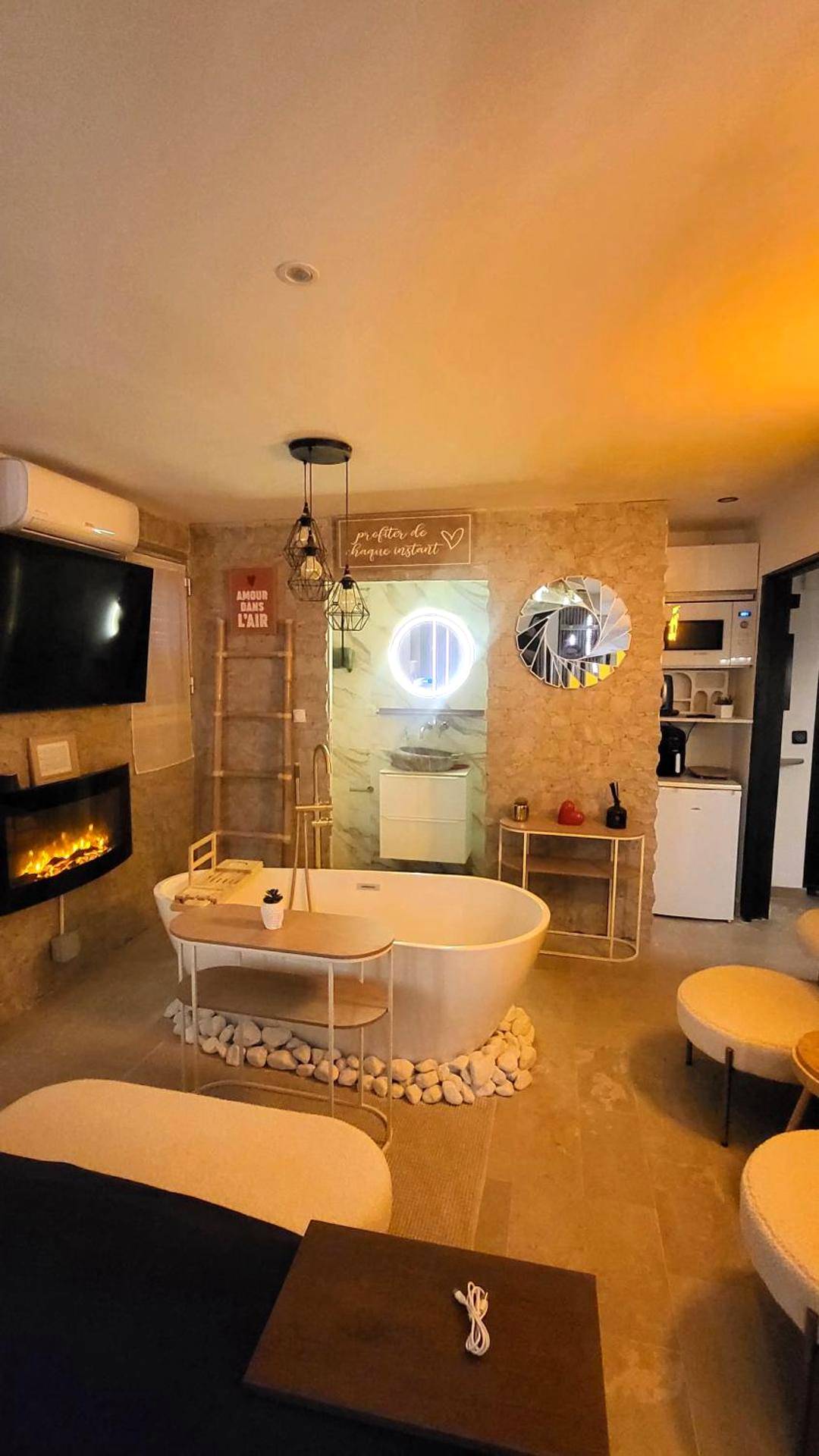 Vue principale - Love Room Mandelieu - la - Napoule - CANNES Suite luxe avec Baignoire, Piscine bord de Mer