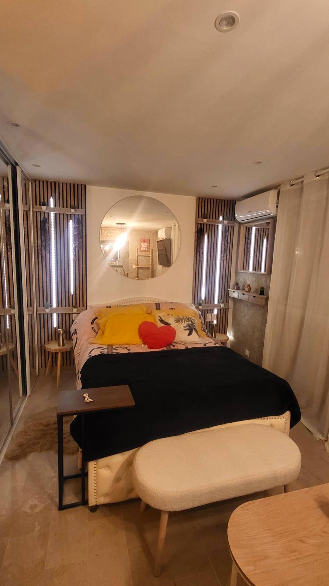 Vue interieure - CANNES Suite luxe avec Baignoire, Piscine bord de Mer