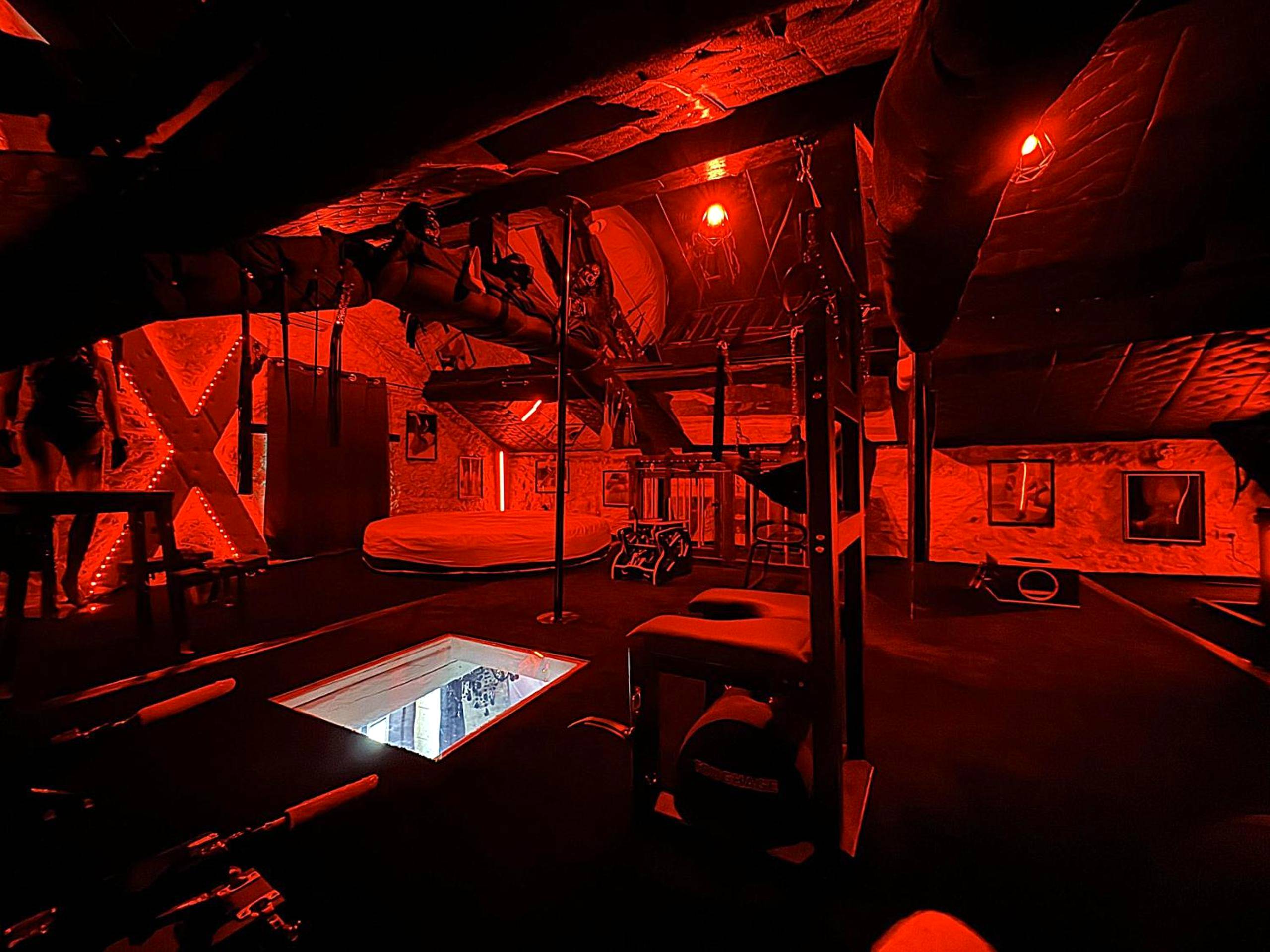 Espace érotique avec croix de Saint - André - Caporizon - Lov'BNB - La seule Love House de Dordogne