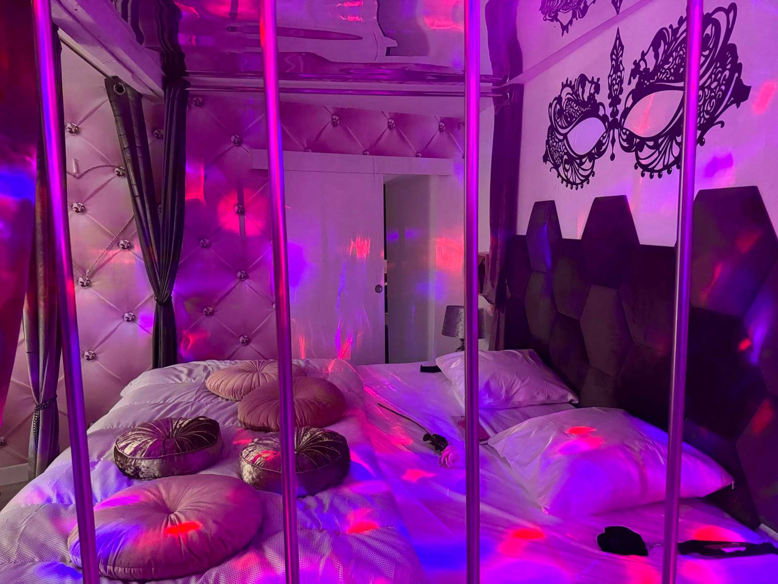 Photo du logement - Caporizon - Lov'BNB - La seule Love House de Dordogne