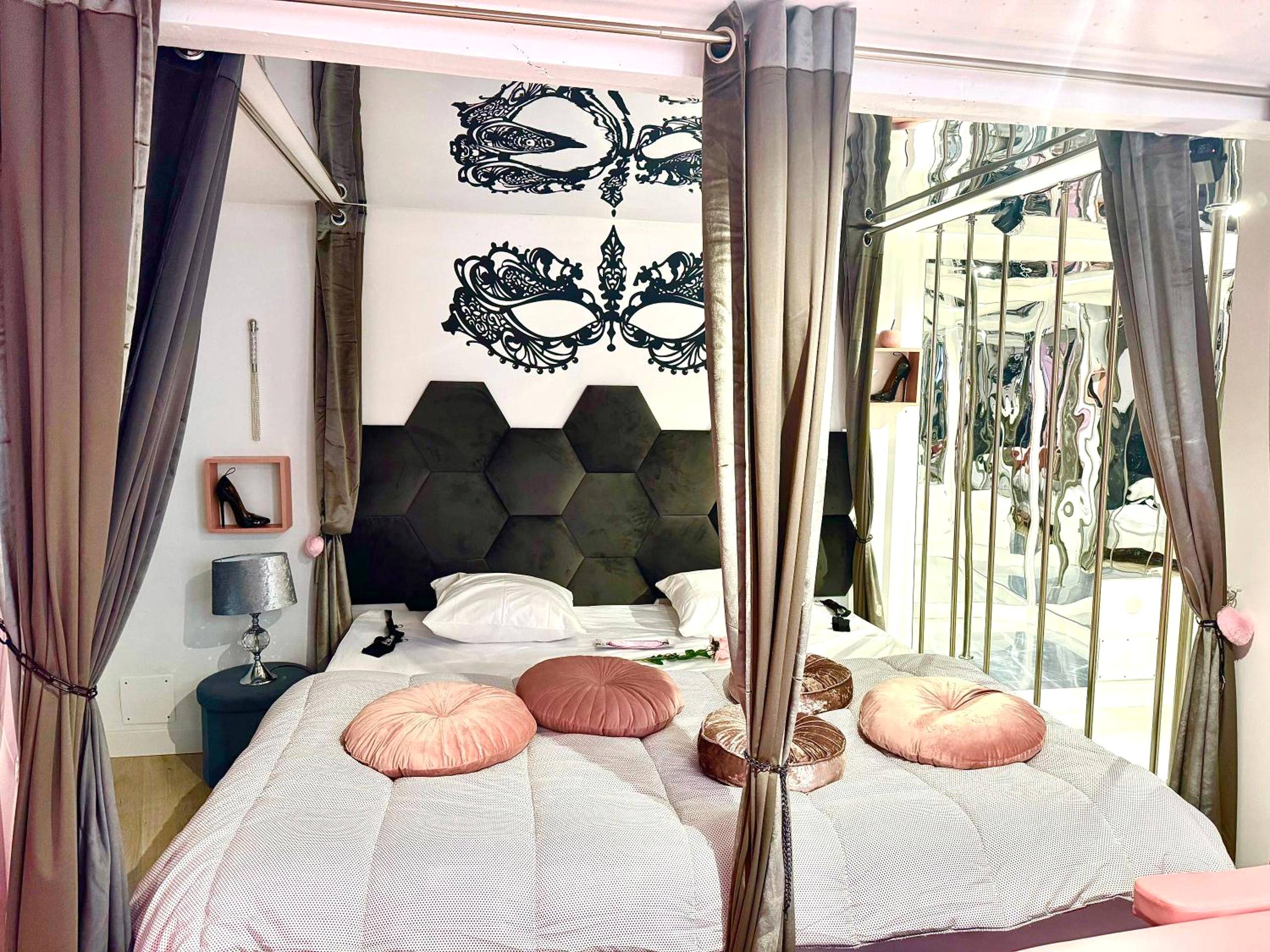 Photo du logement - Caporizon - Lov'BNB - La seule Love House de Dordogne