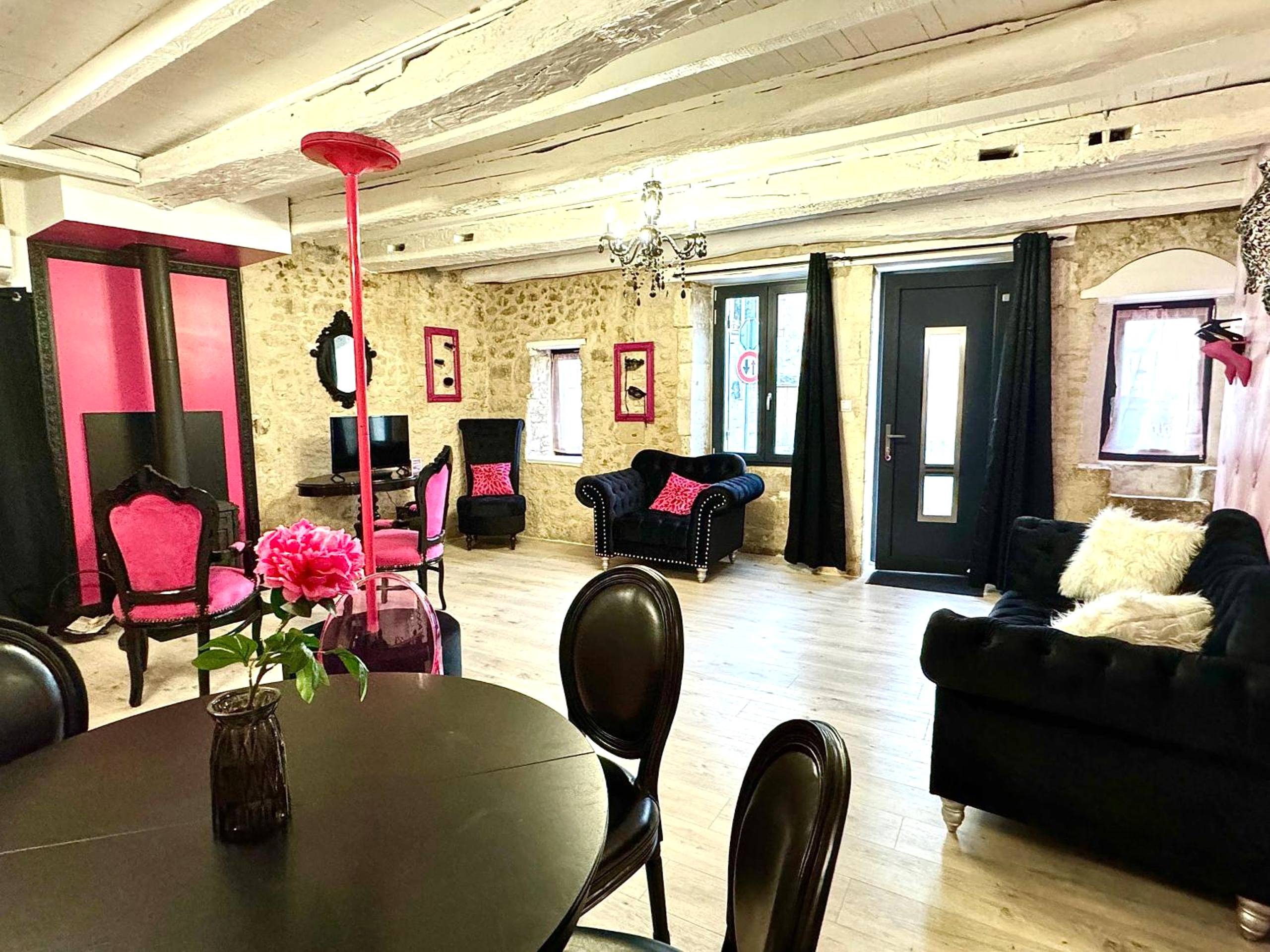 Photo du logement - Caporizon - Lov'BNB - La seule Love House de Dordogne - Biras