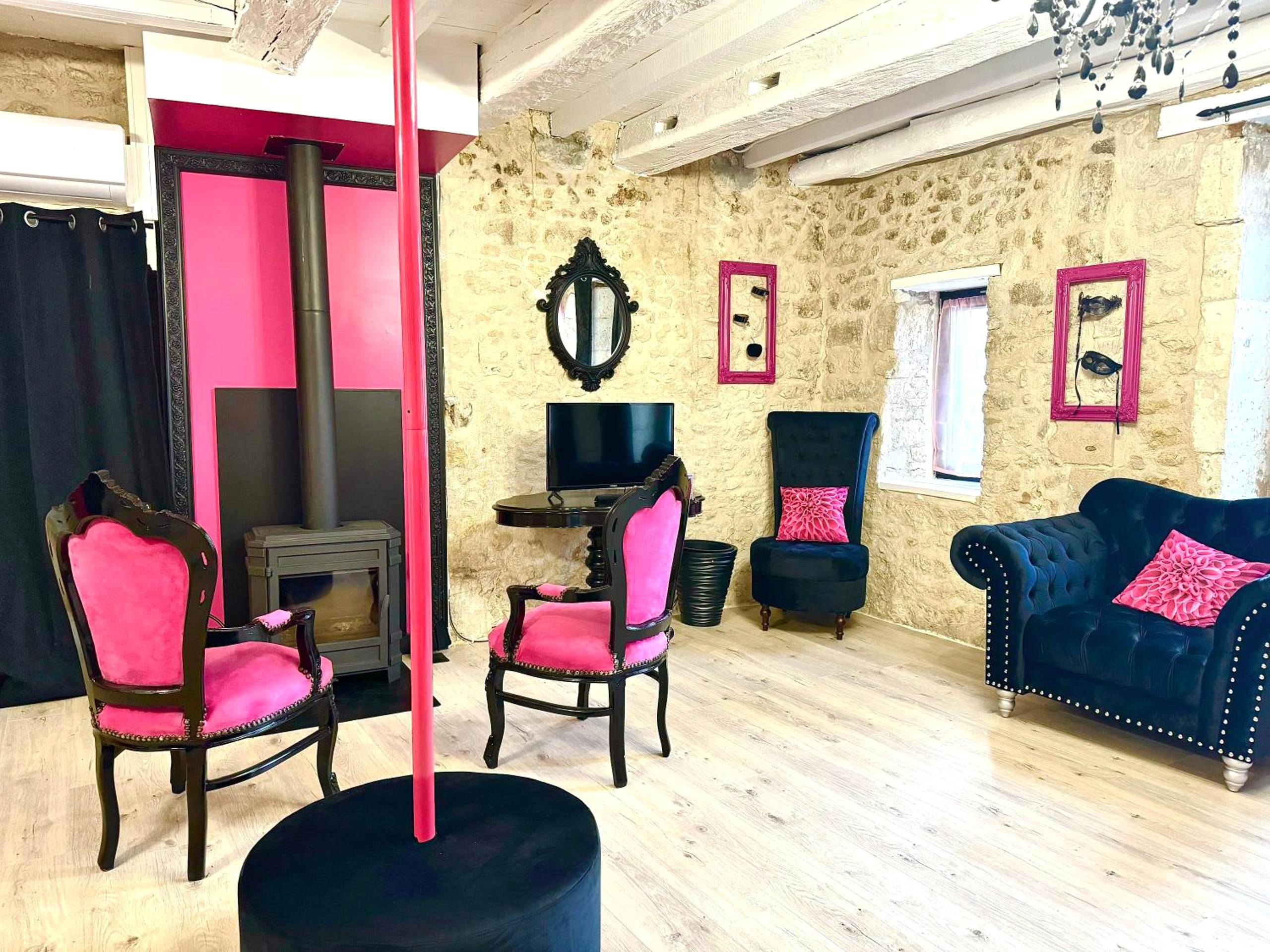 Photo du logement - Caporizon - Lov'BNB - La seule Love House de Dordogne