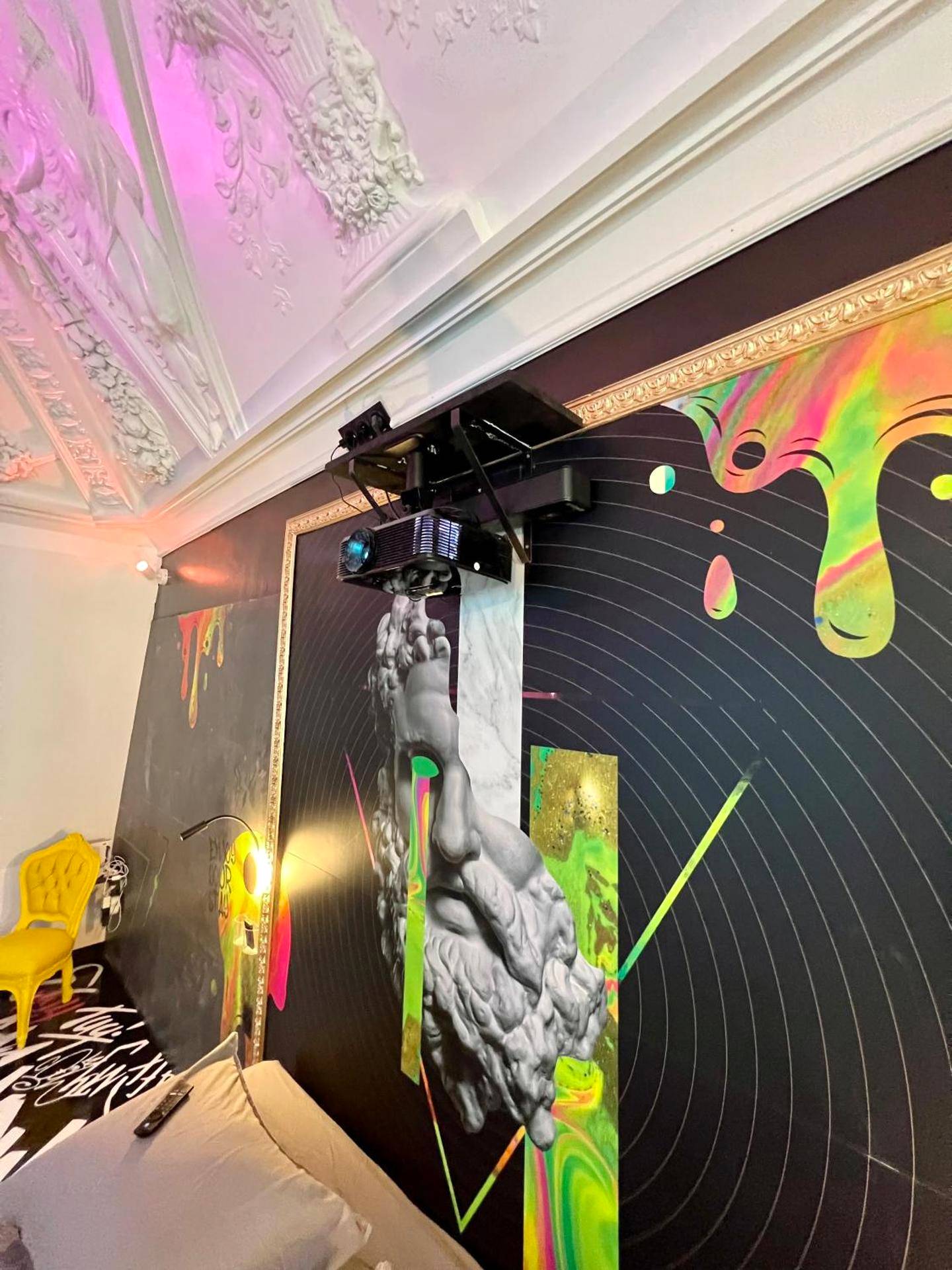 Photo - Capsule Art Déco - Jacuzzi - Netflix - Home Cinéma - Arcade de jeux & Nintendo switch - 2 chambres - Filet suspendu