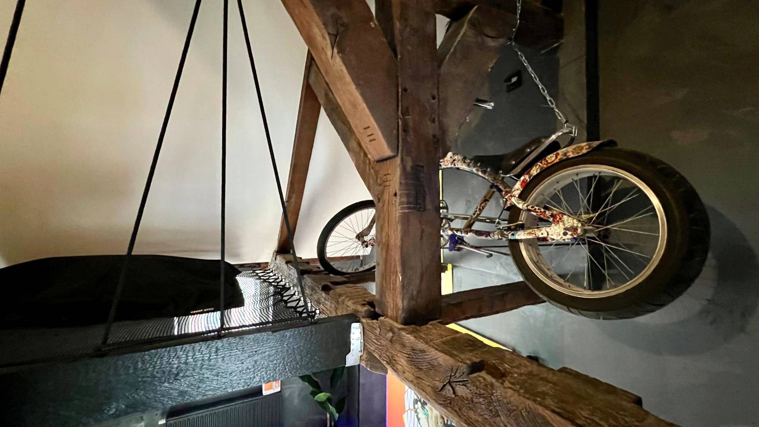 Photo - Capsule Art Déco - Jacuzzi - Netflix - Home Cinéma - Arcade de jeux & Nintendo switch - 2 chambres - Filet suspendu