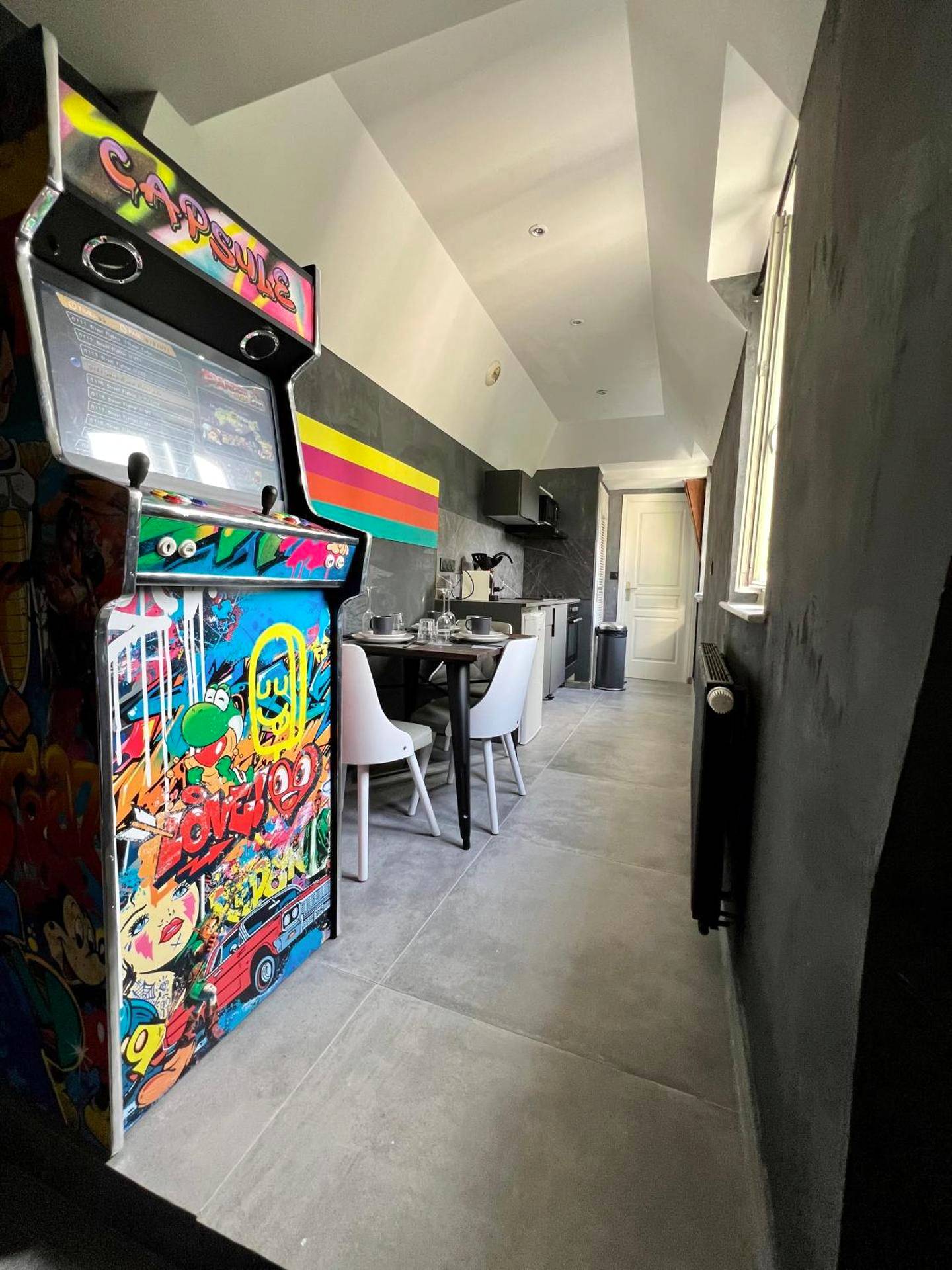 Photo - Capsule Art Déco - Jacuzzi - Netflix - Home Cinéma - Arcade de jeux & Nintendo switch - 2 chambres - Filet suspendu