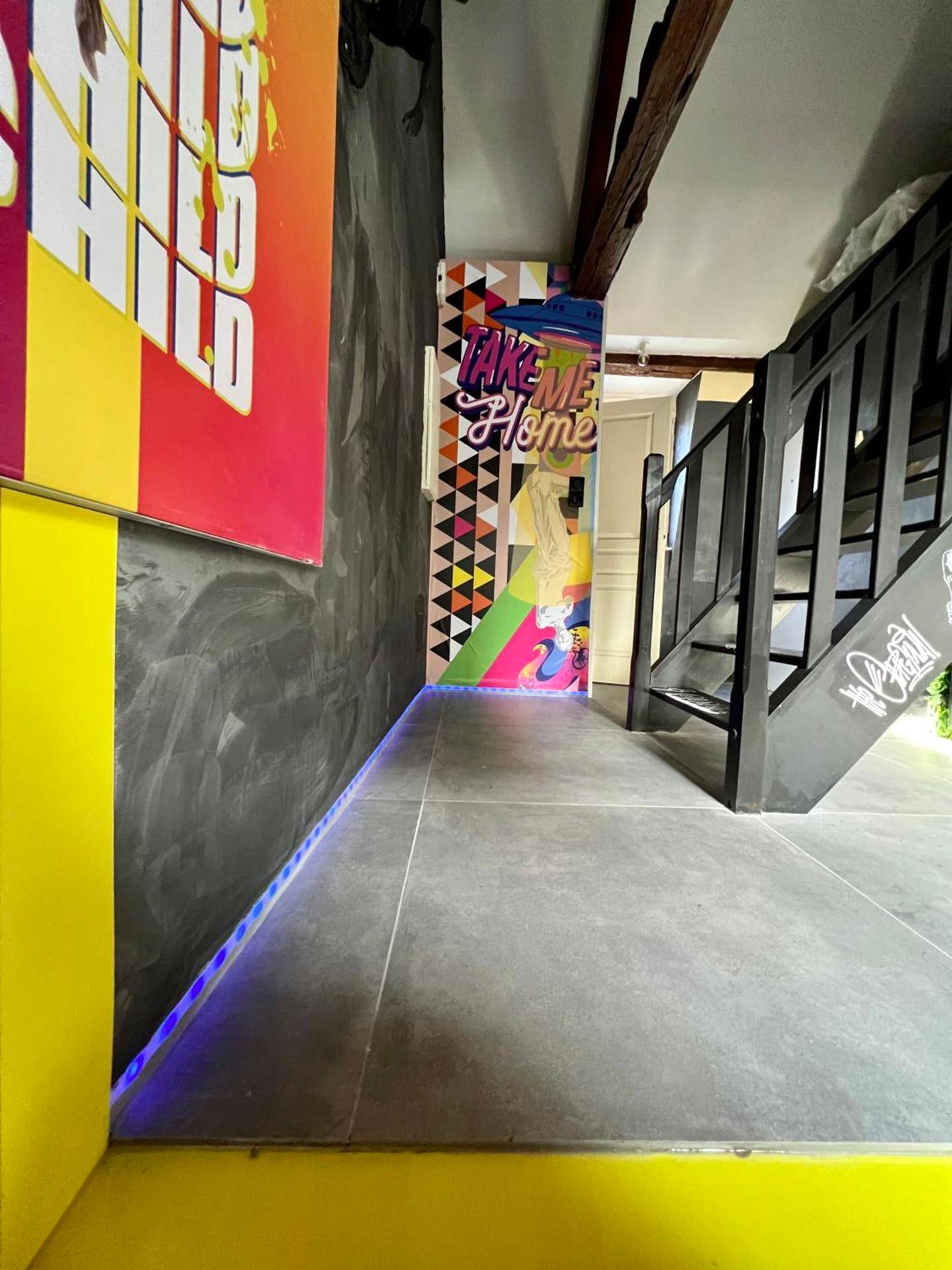 Photo - Capsule Art Déco - Jacuzzi - Netflix - Home Cinéma - Arcade de jeux & Nintendo switch - 2 chambres - Filet suspendu