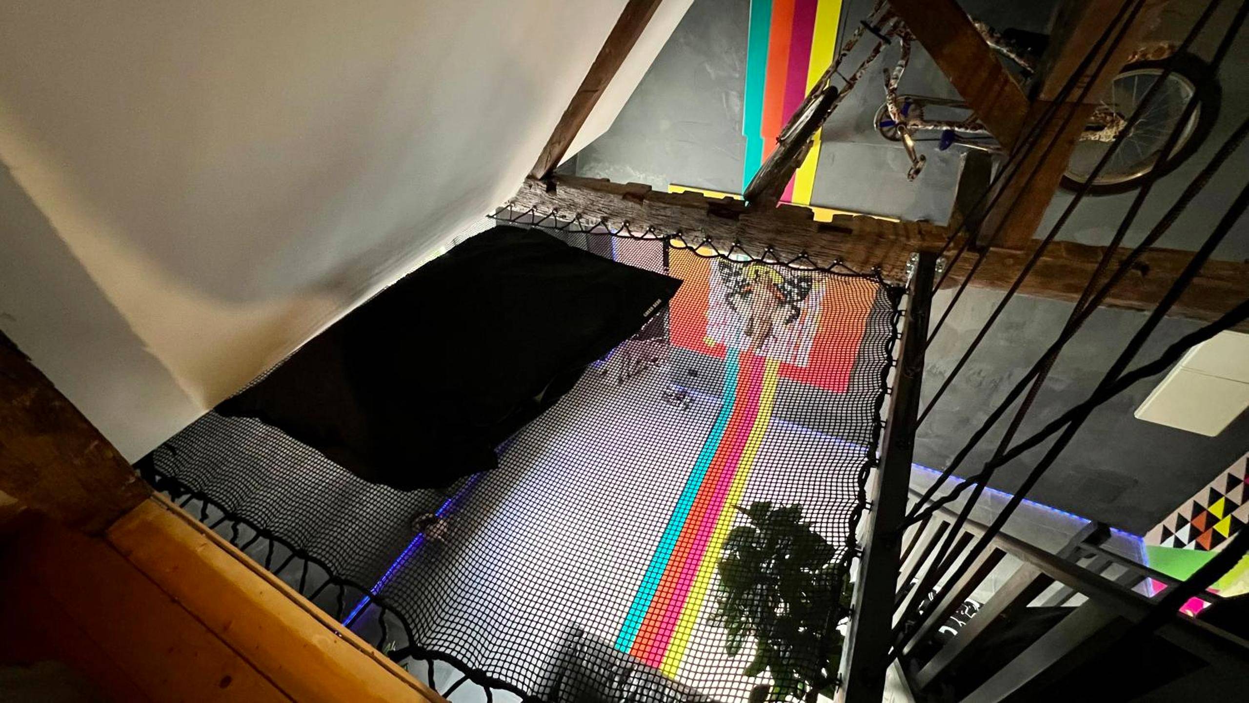 Photo - Capsule Art Déco - Jacuzzi - Netflix - Home Cinéma - Arcade de jeux & Nintendo switch - 2 chambres - Filet suspendu