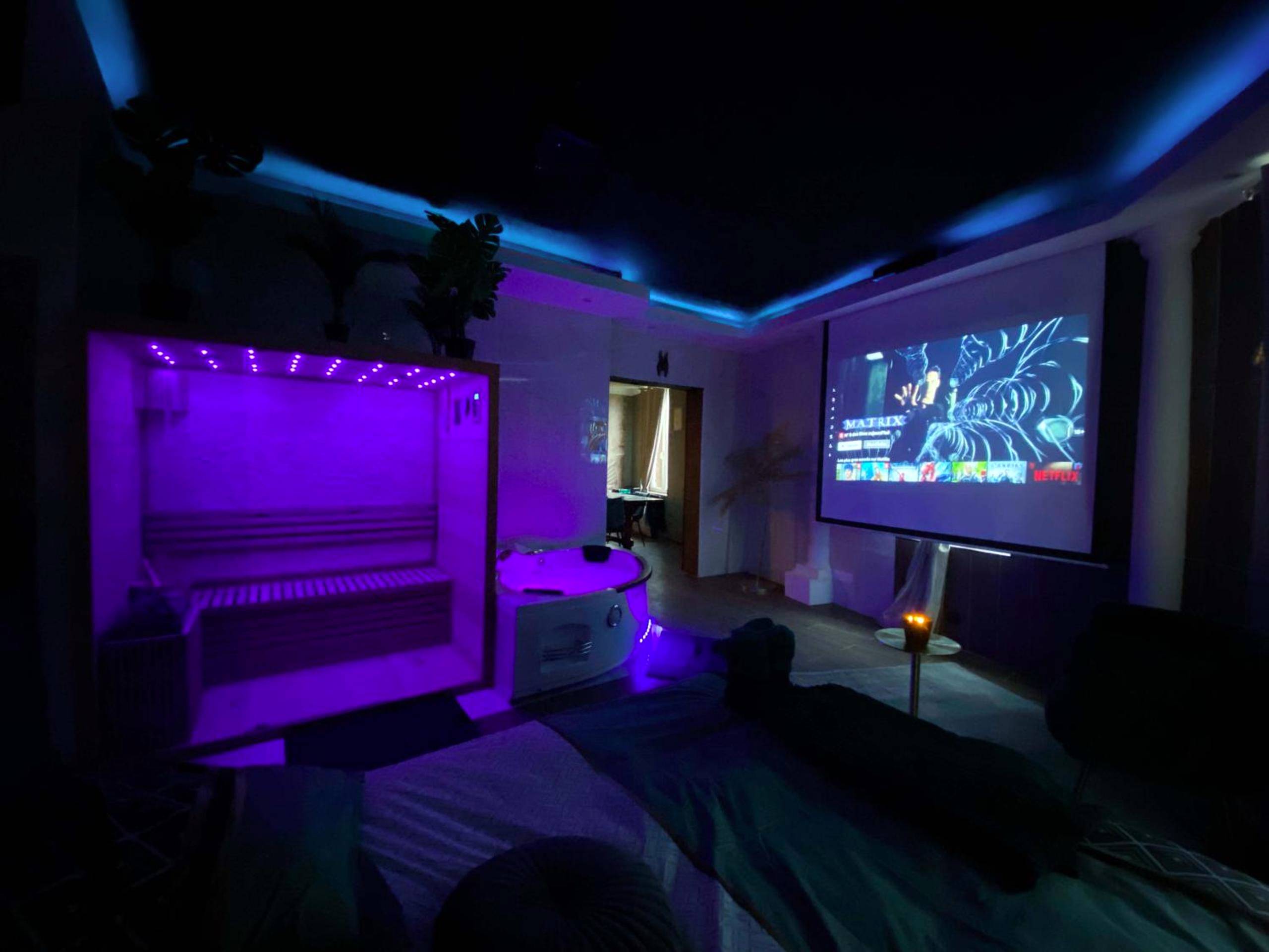 Photo - Capsule Egypte - Jacuzzi - Sauna - Billard - Netflix & Home cinéma - Nintendo switch & jeu -  - Valenciennes