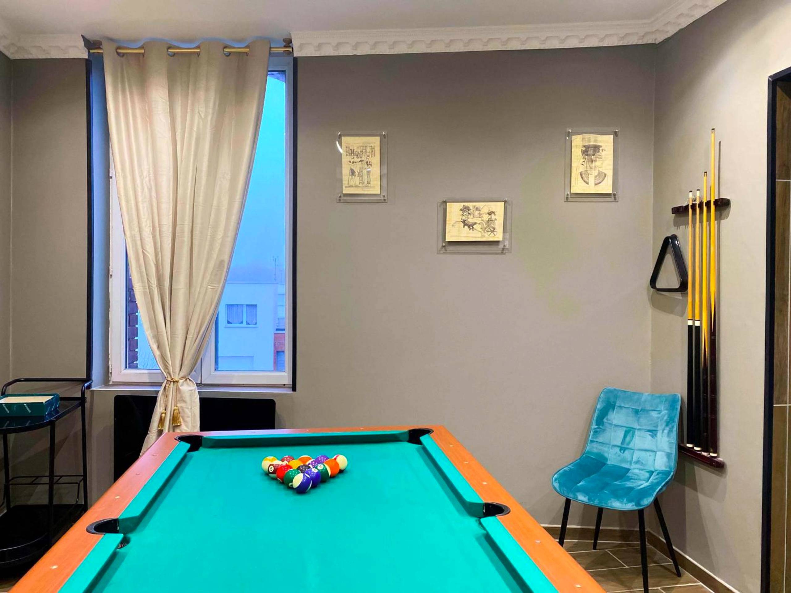 Espace de divertissement avec billard américain - Capsule Egypte - Jacuzzi - Sauna - Billard - Netflix & Home cinéma -...