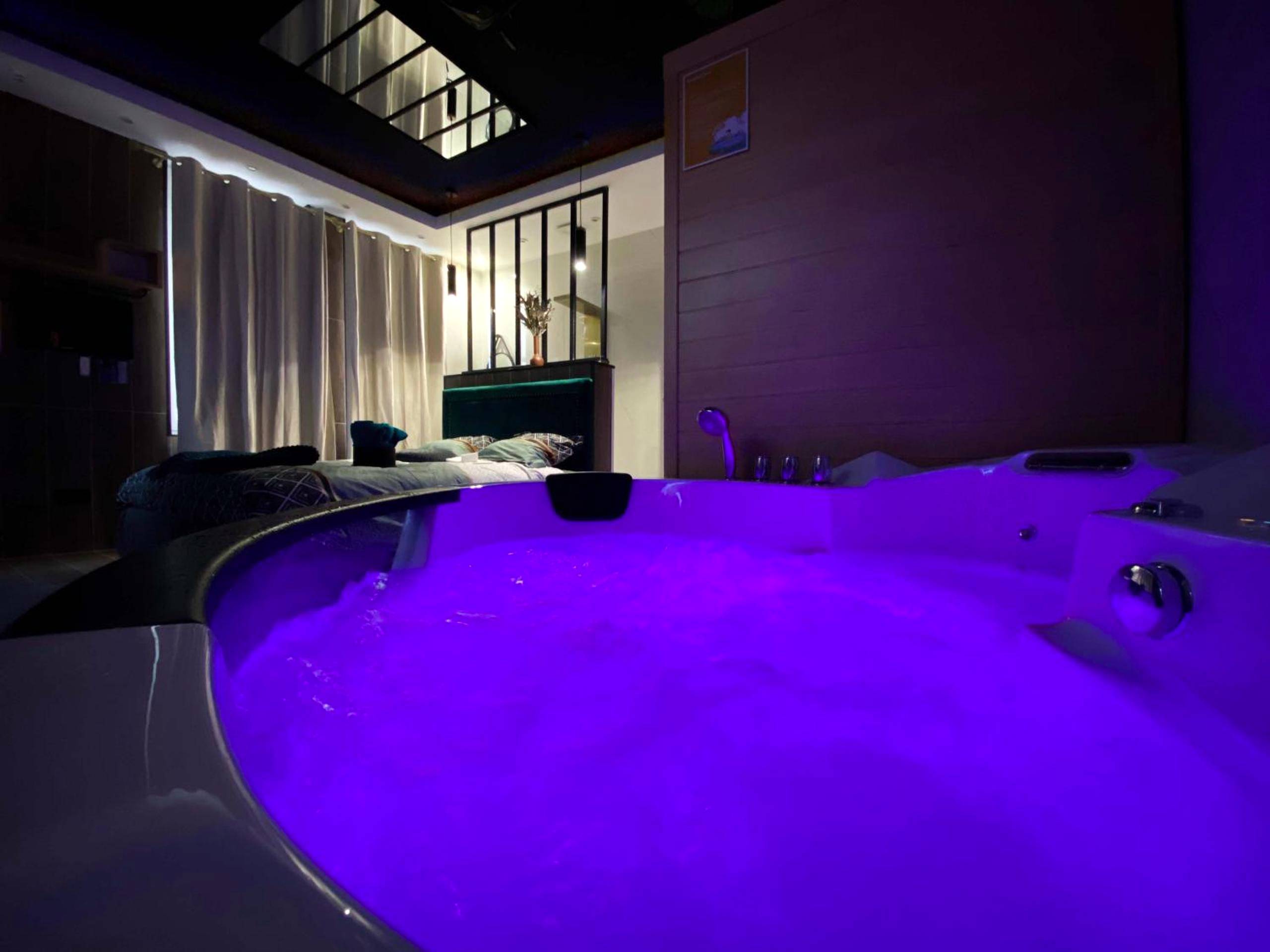 Photo - Capsule Egypte - Jacuzzi - Sauna - Billard - Netflix & Home cinéma - Nintendo switch & jeu -  - Valenciennes