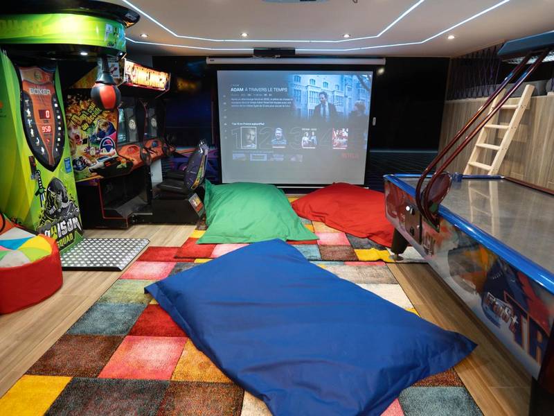 Photo du logement - Capsule Luna Park - Jacuzzi - Sauna - Jeux & Arcades - Billard - Netflix & Home cinéma - - Valenciennes