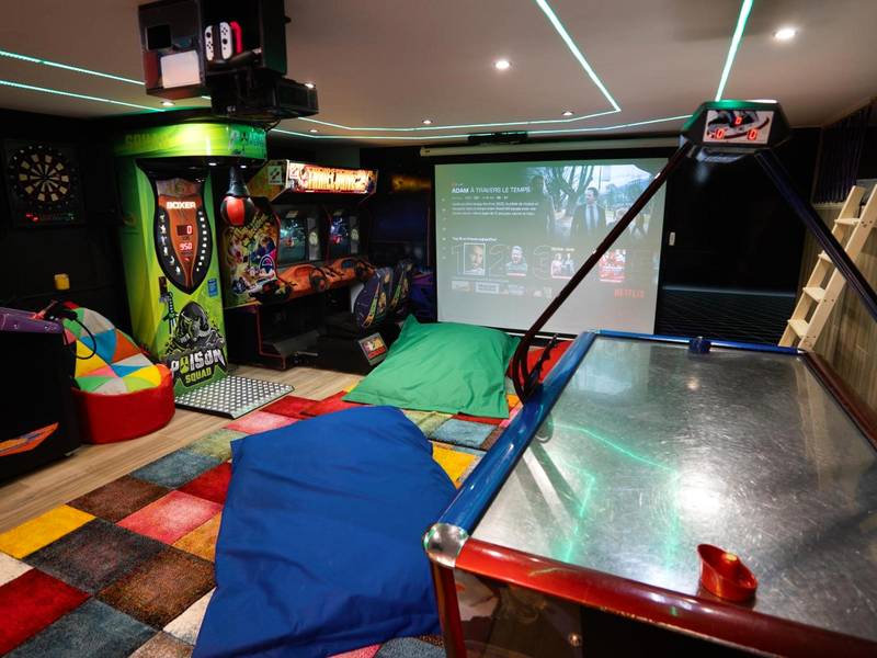 Photo du logement - Capsule Luna Park - Jacuzzi - Sauna - Jeux & Arcades - Billard - Netflix & Home cinéma -