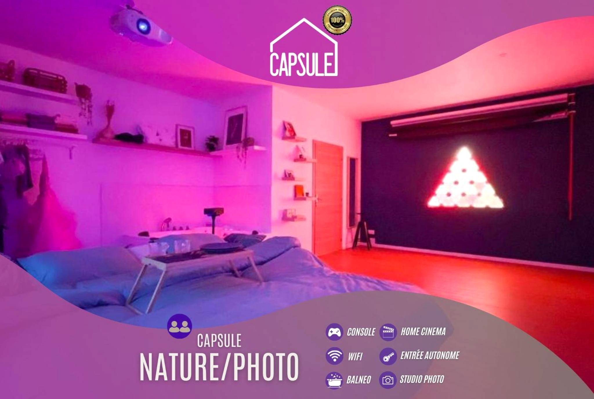 Chambre avec ambiance néon rose et projecteur - Love Room Thun - Saint - Martin - Capsule Nature & Photos - Jacuzzi -...