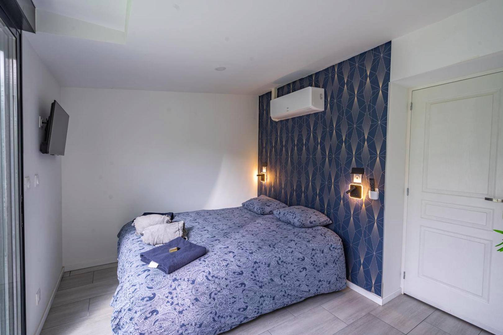 Photo du logement - Capsule océan - Jacuzzi - Billard - Netflix - 2 Chambres - Cuisine