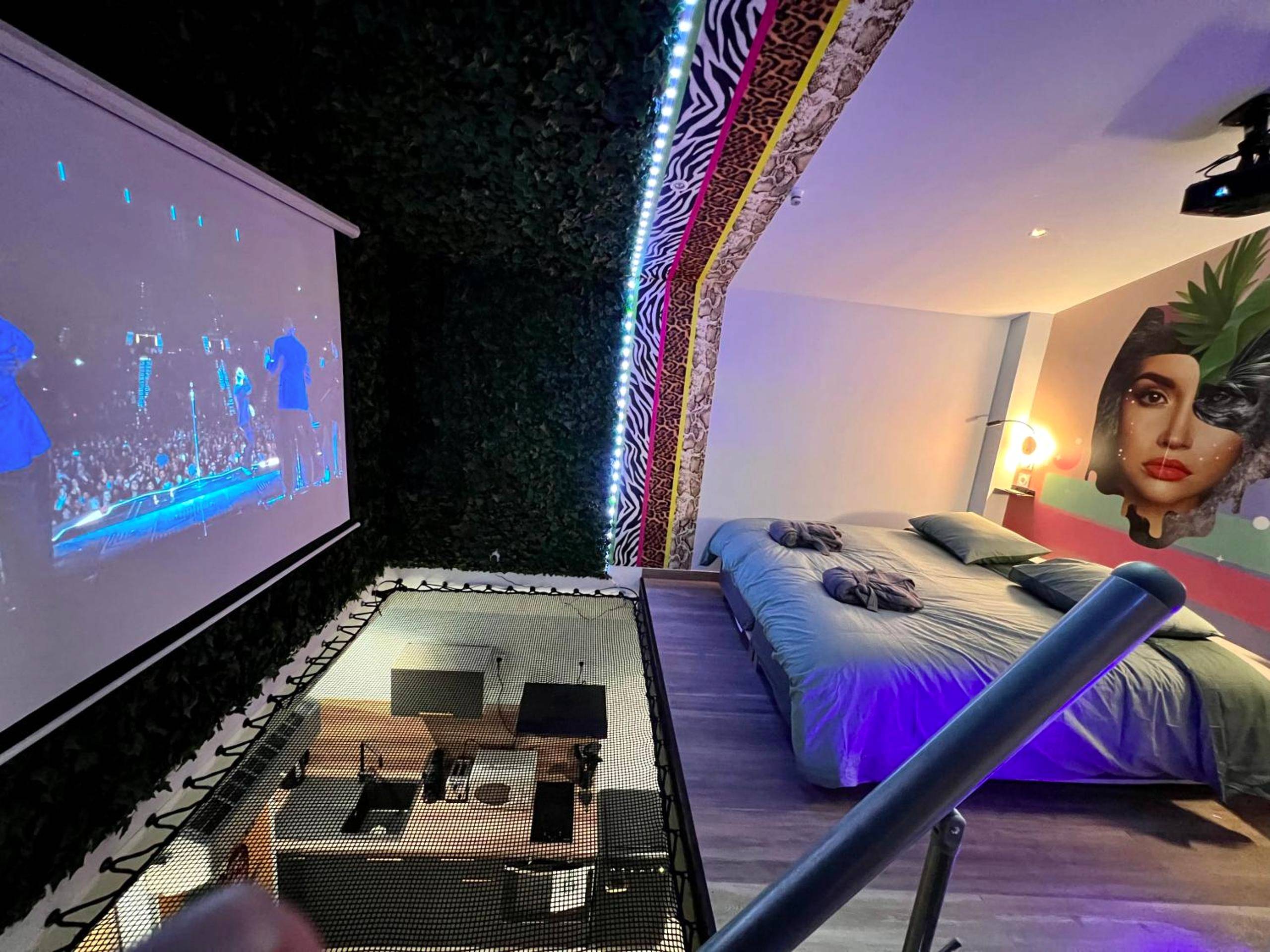 Photo du logement - Capsule Safari - Jacuzzi - Nintendo Switch - Netflix & Home cinéma - Pouf géant - Filet suspendu - Douai