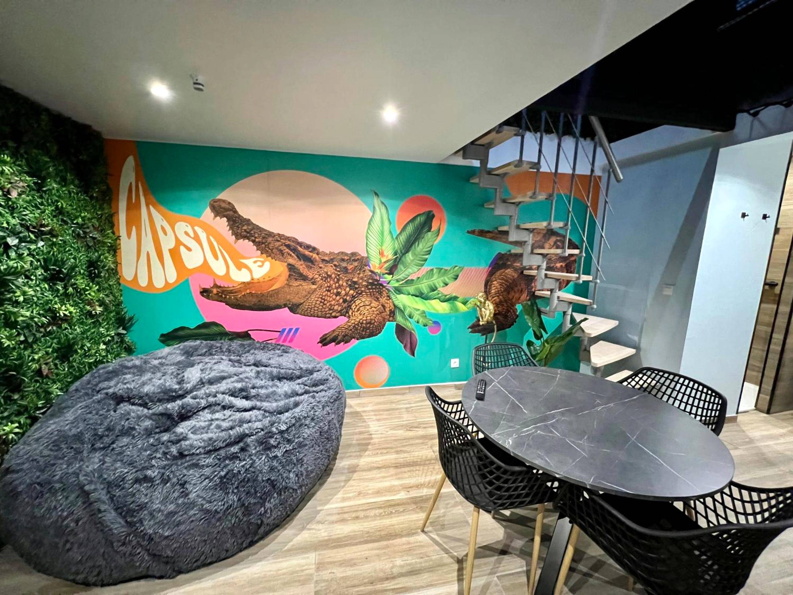 Photo du logement - Capsule Safari - Jacuzzi - Nintendo Switch - Netflix & Home cinéma - Pouf géant - Filet suspendu