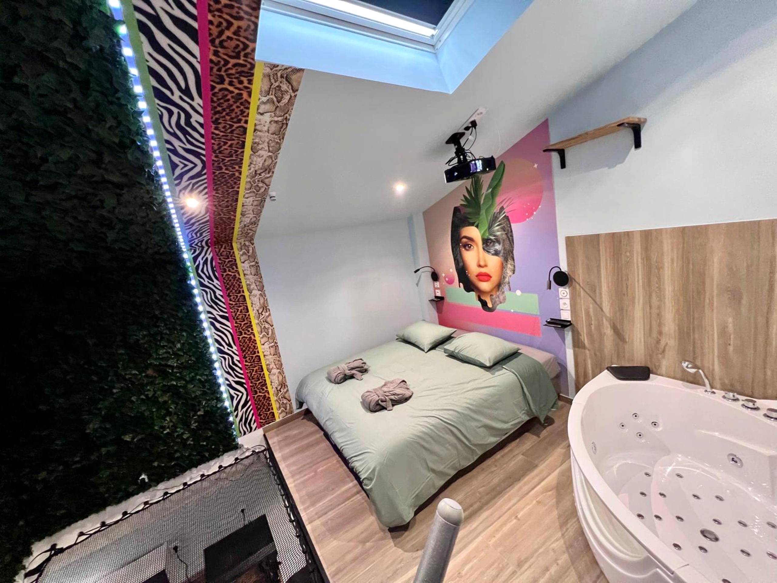 Photo du logement - Capsule Safari - Jacuzzi - Nintendo Switch - Netflix & Home cinéma - Pouf géant - Filet suspendu