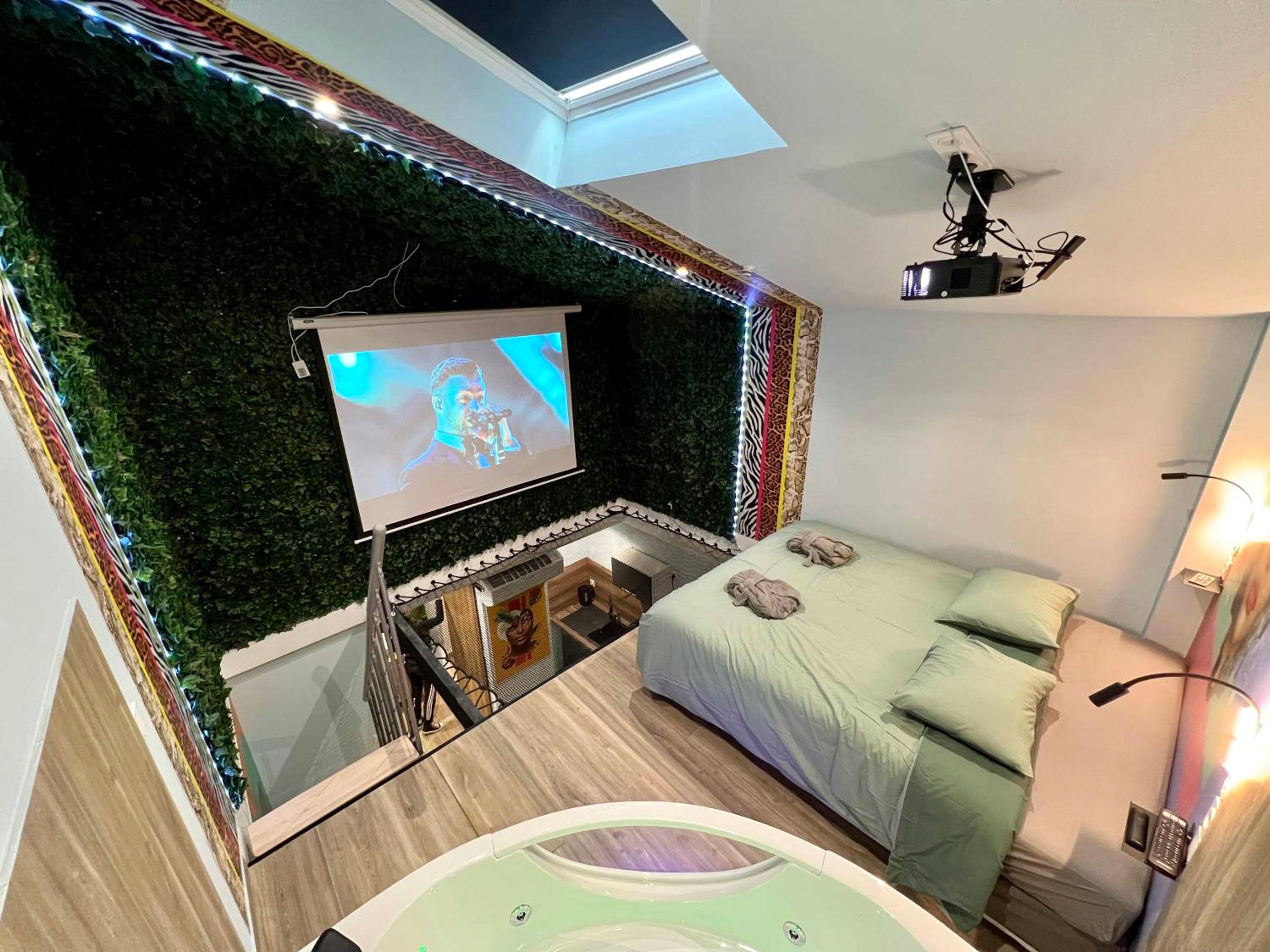 Photo du logement - Capsule Safari - Jacuzzi - Nintendo Switch - Netflix & Home cinéma - Pouf géant - Filet suspendu - Douai