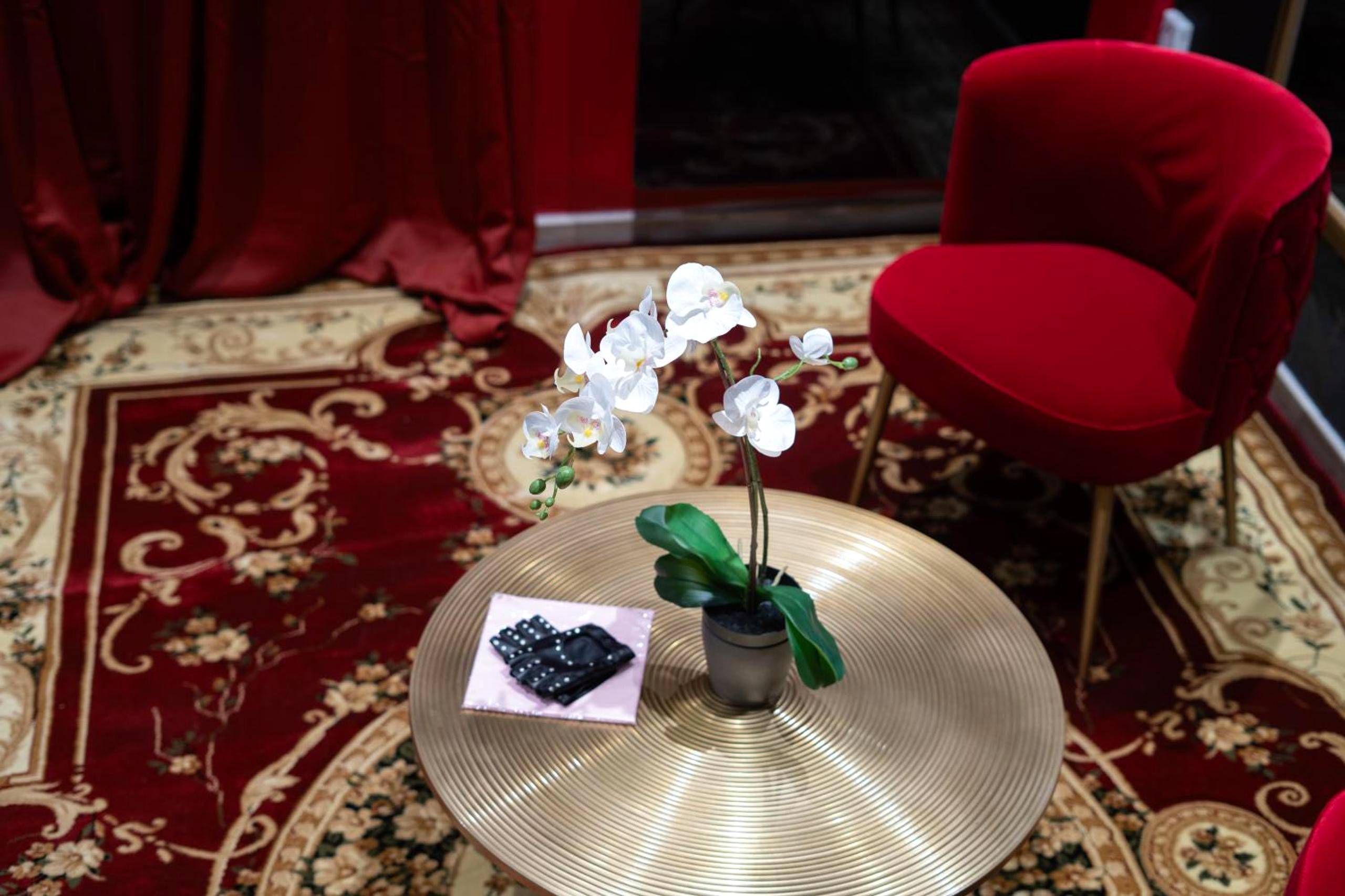 Photo du logement - Capsule Secret - Jacuzzi - Netflix & Home cinéma - Jeux de couple - Barre de pole dance