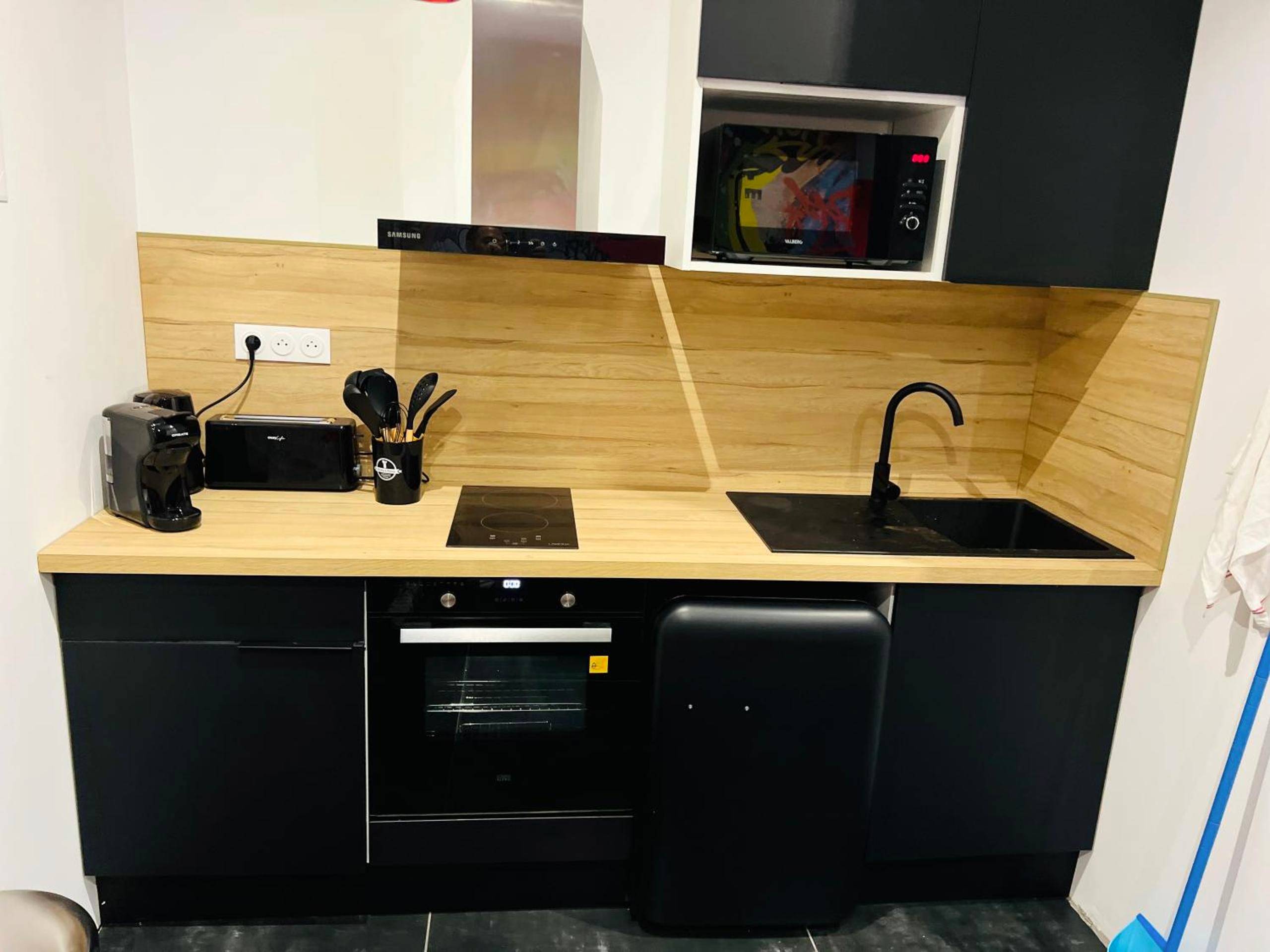 Photo du logement - Capsule Street Art - Sauna - Jacuzzi - Playstation 5 - Billard - Netflix - Home cinéma - Terrasse