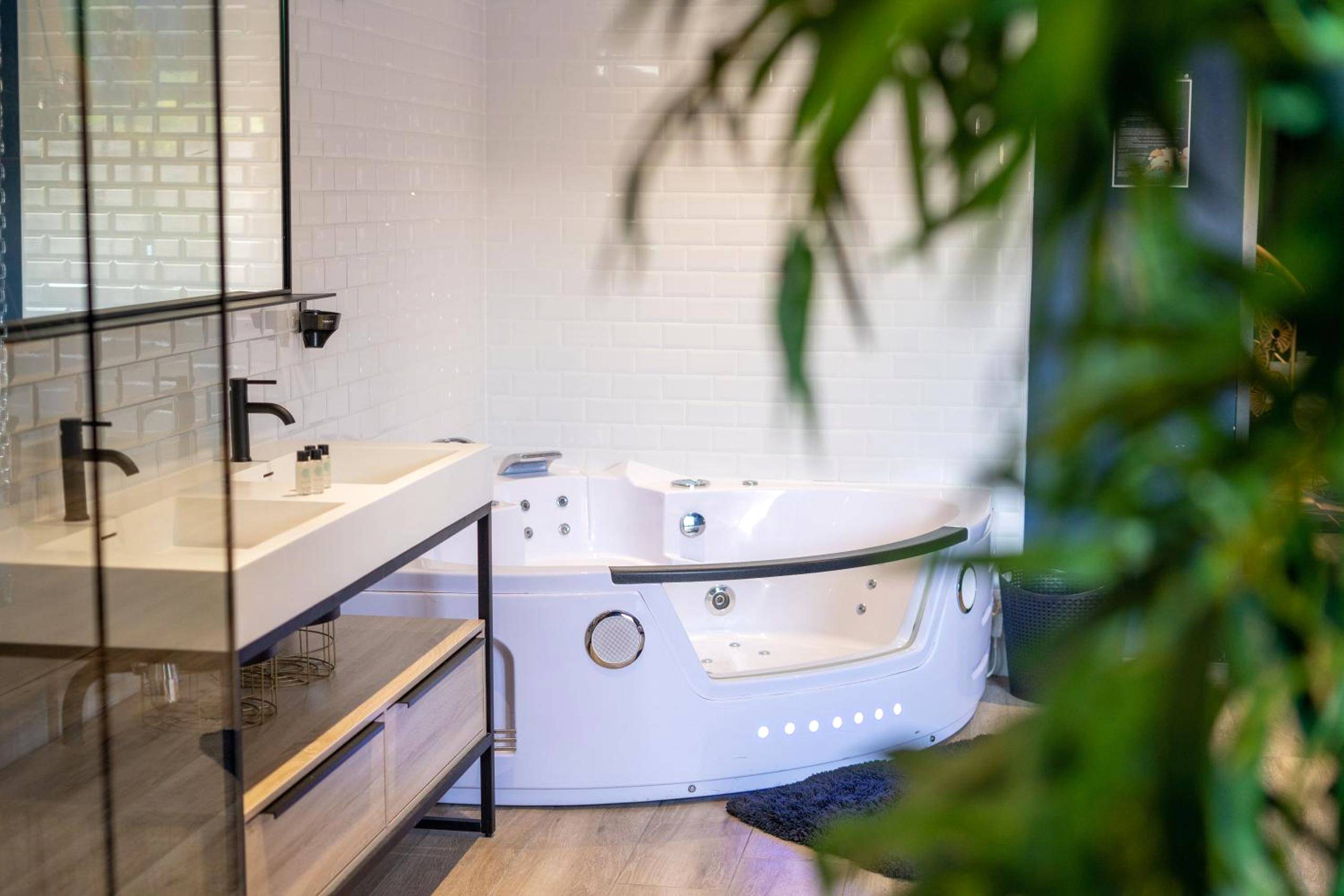 Photo du logement - Capsule Temps suspendu - balnéo, home cinema & billard