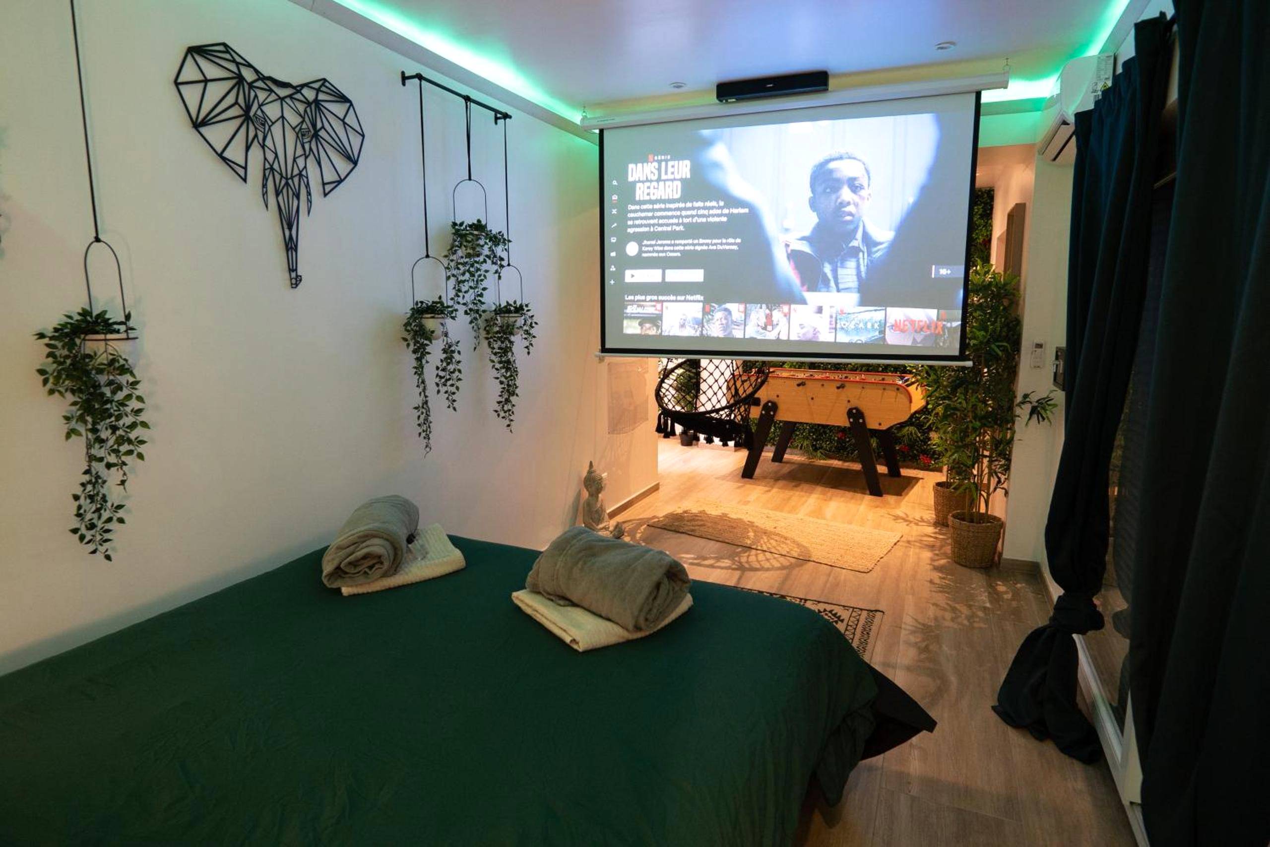 Photo du logement - Capsule Thailande I Sauna I Balnéo I Console I jeux en bois I Cinéma I cour intérieure