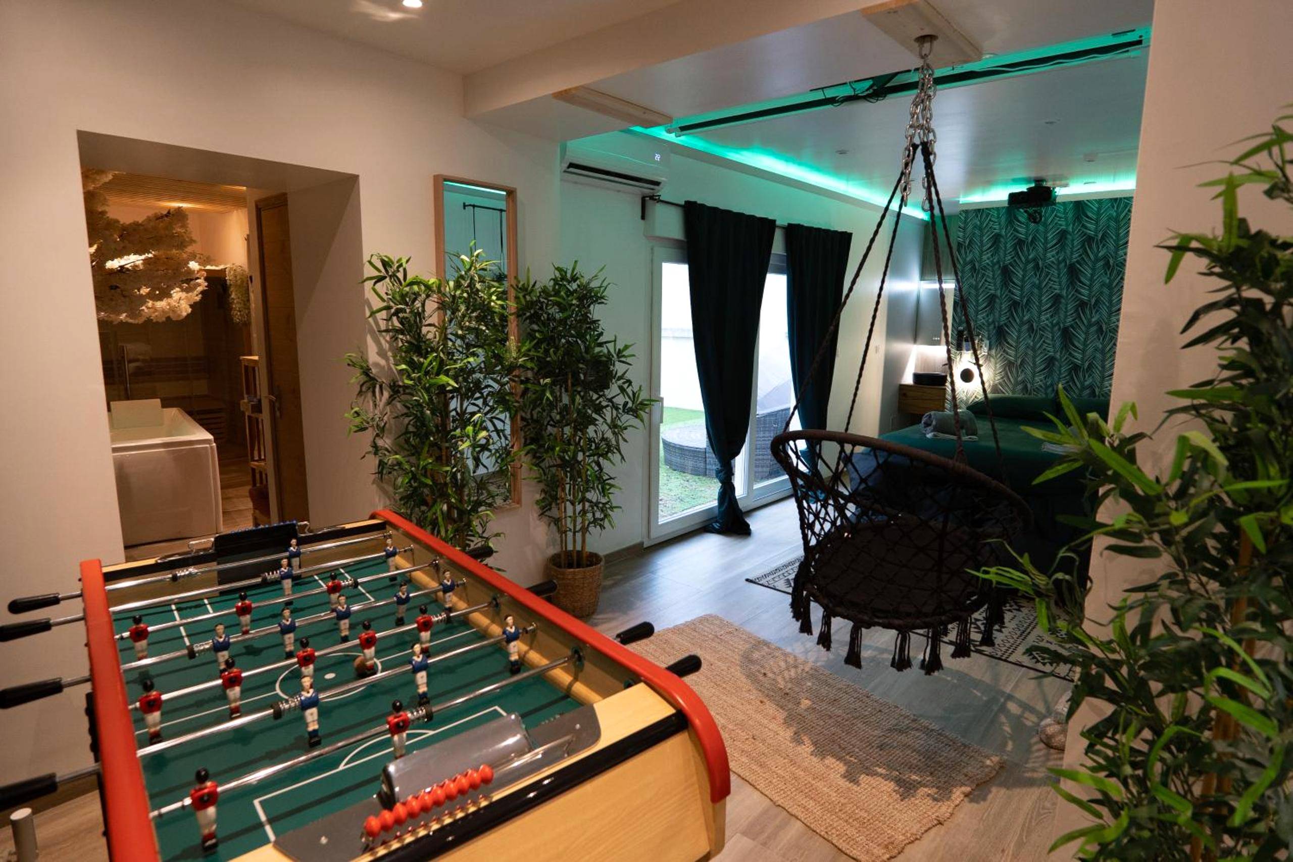 Photo du logement - Capsule Thailande I Sauna I Balnéo I Console I jeux en bois I Cinéma I cour intérieure