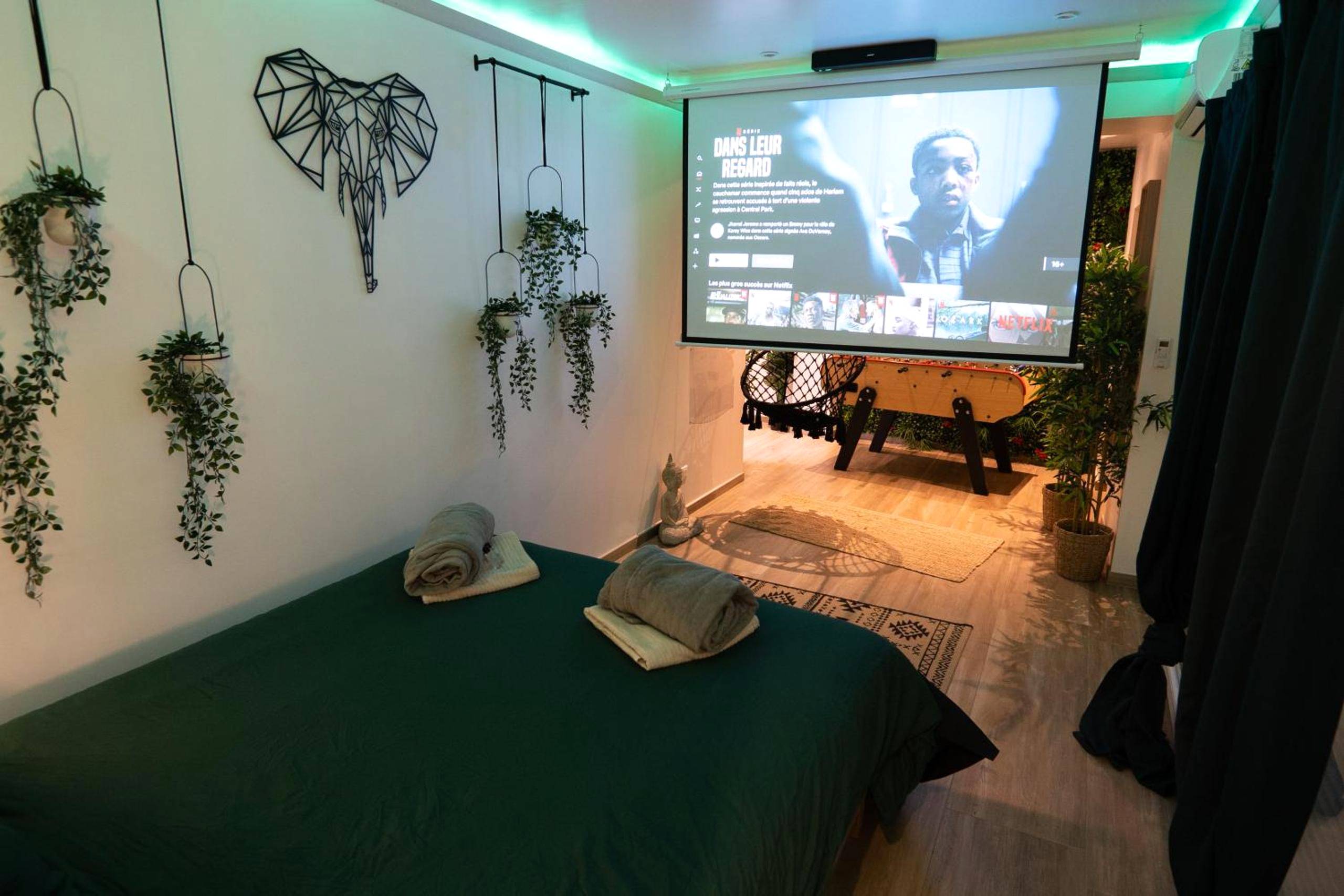 Photo du logement - Capsule Thailande I Sauna I Balnéo I Console I jeux en bois I Cinéma I cour intérieure