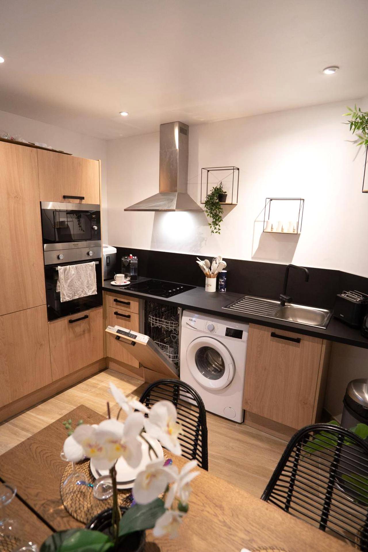 Photo du logement - Capsule Thailande I Sauna I Balnéo I Console I jeux en bois I Cinéma I cour intérieure