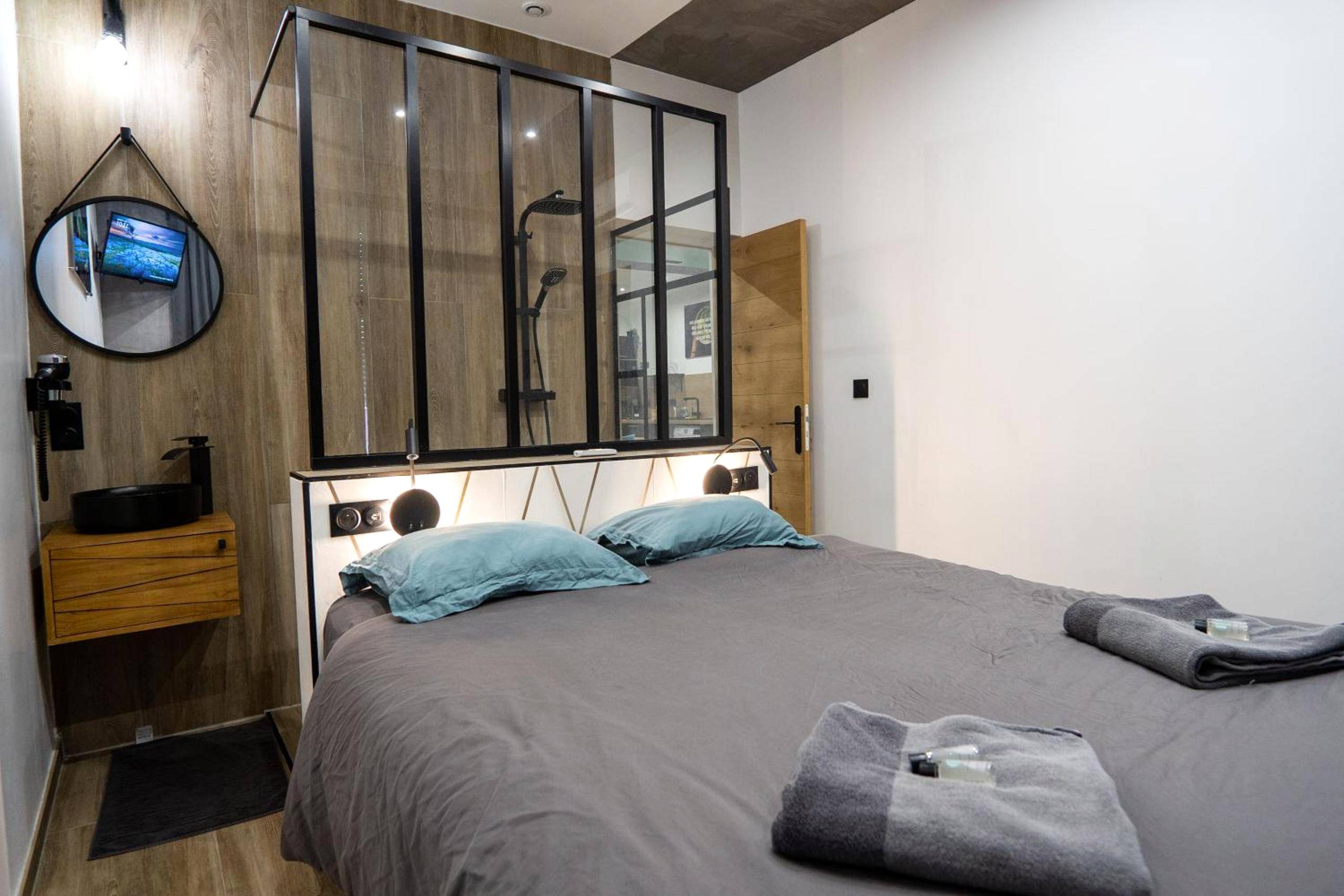 Photo du logement - Capsule Wellness - sauna - balneo - machine de sport privatif - PS5 - 2 chambres - Valenciennes