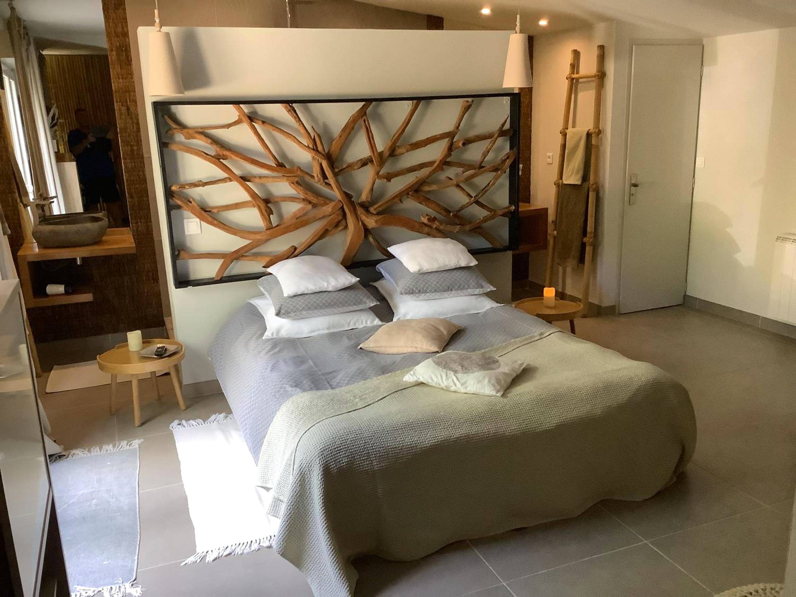 Vue principale - Love Room Sérignan - du - Comtat - Le carpe noctem suite de charme avec jacuzzi privé