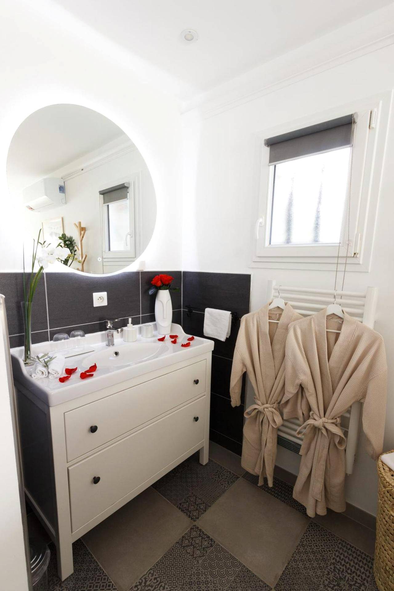 Photo du logement - CASA AMOR & SPA, appartement suite jacuzzi & piscine chauffée