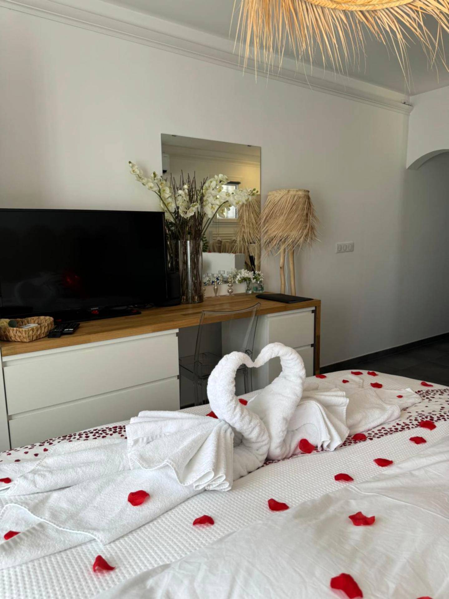 Photo du logement - CASA AMOR & SPA, appartement suite jacuzzi & piscine chauffée