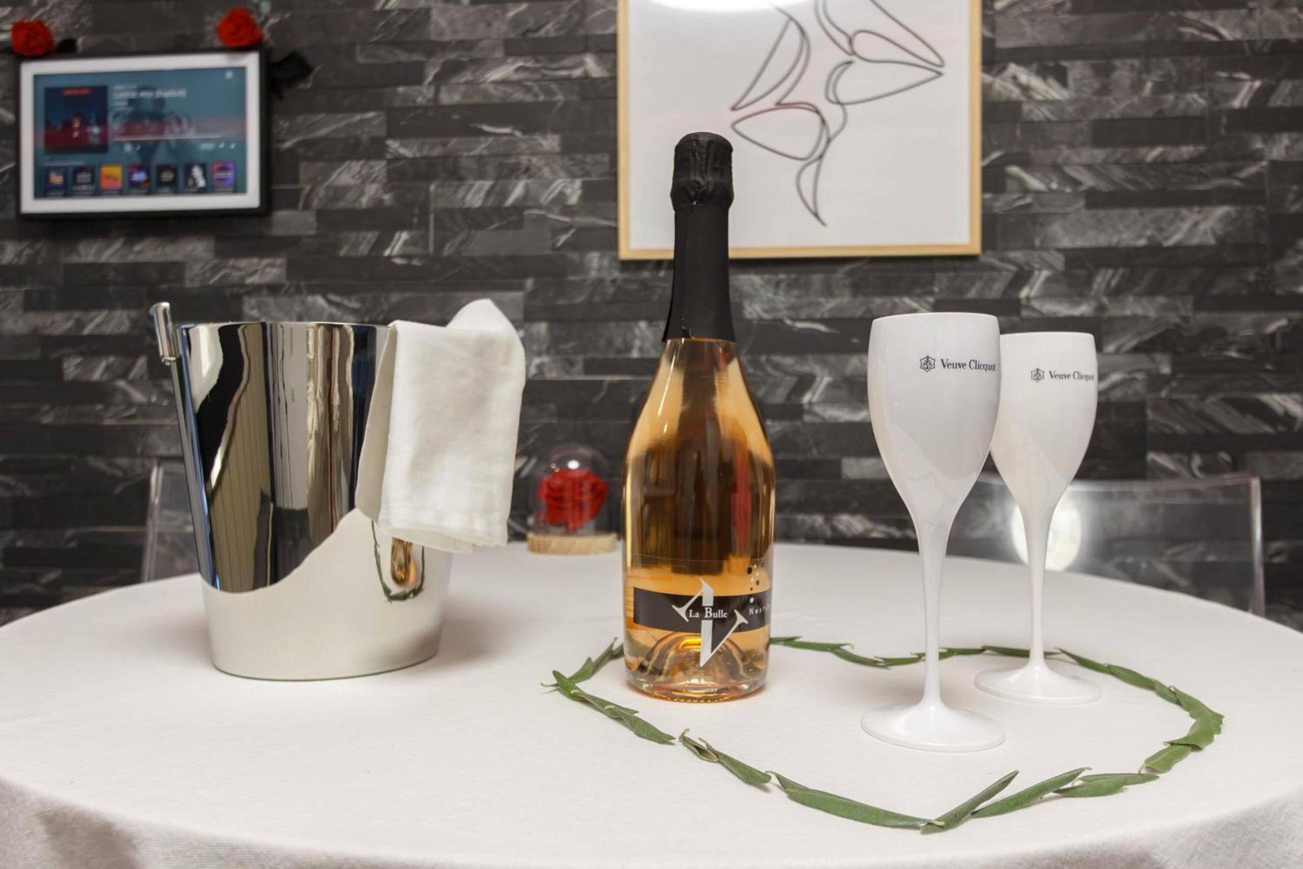 Photo du logement - CASA AMOR & SPA, appartement suite jacuzzi & piscine chauffée - Montfort - sur - Argens