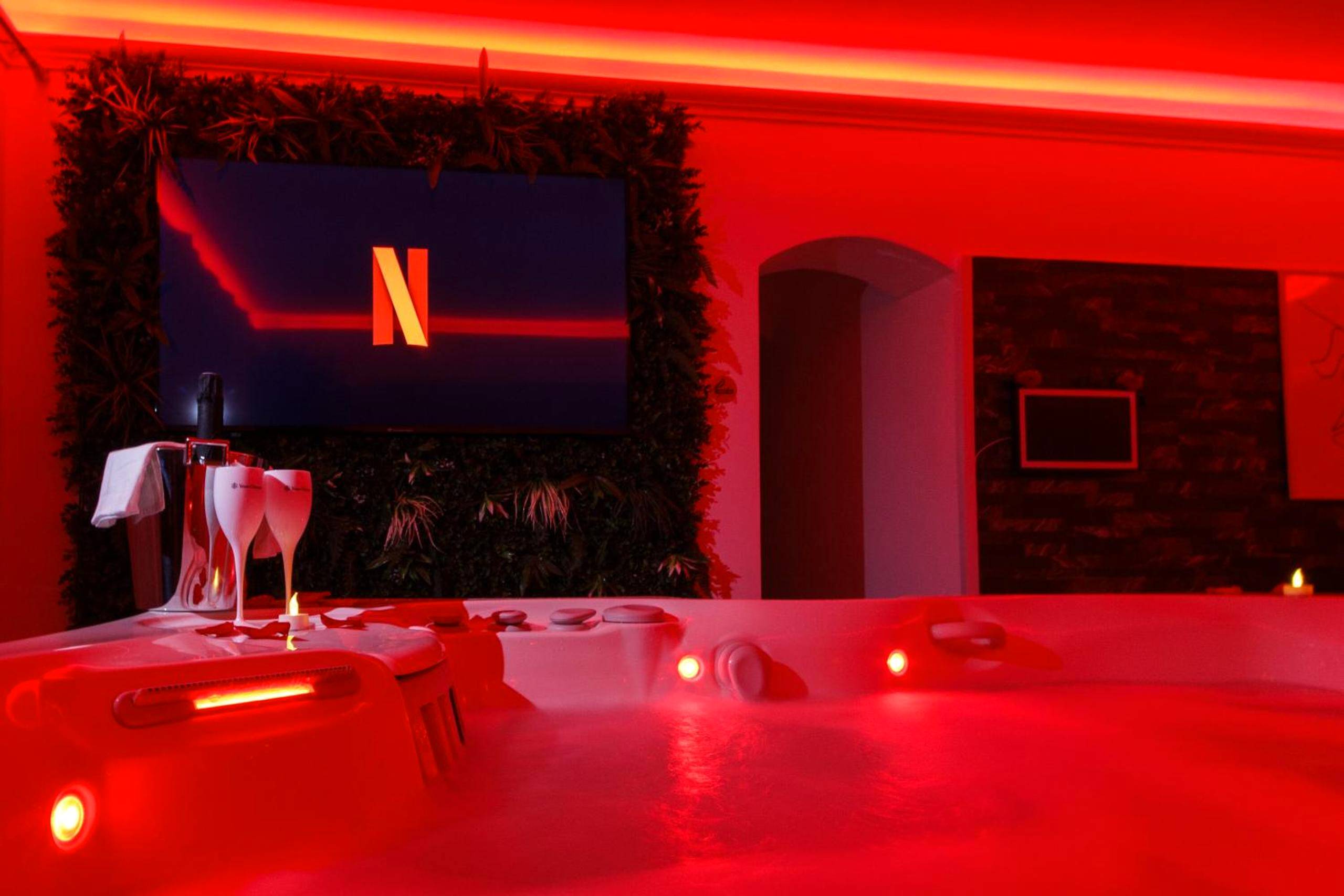 Photo du logement - CASA AMOR & SPA, appartement suite jacuzzi & piscine chauffée