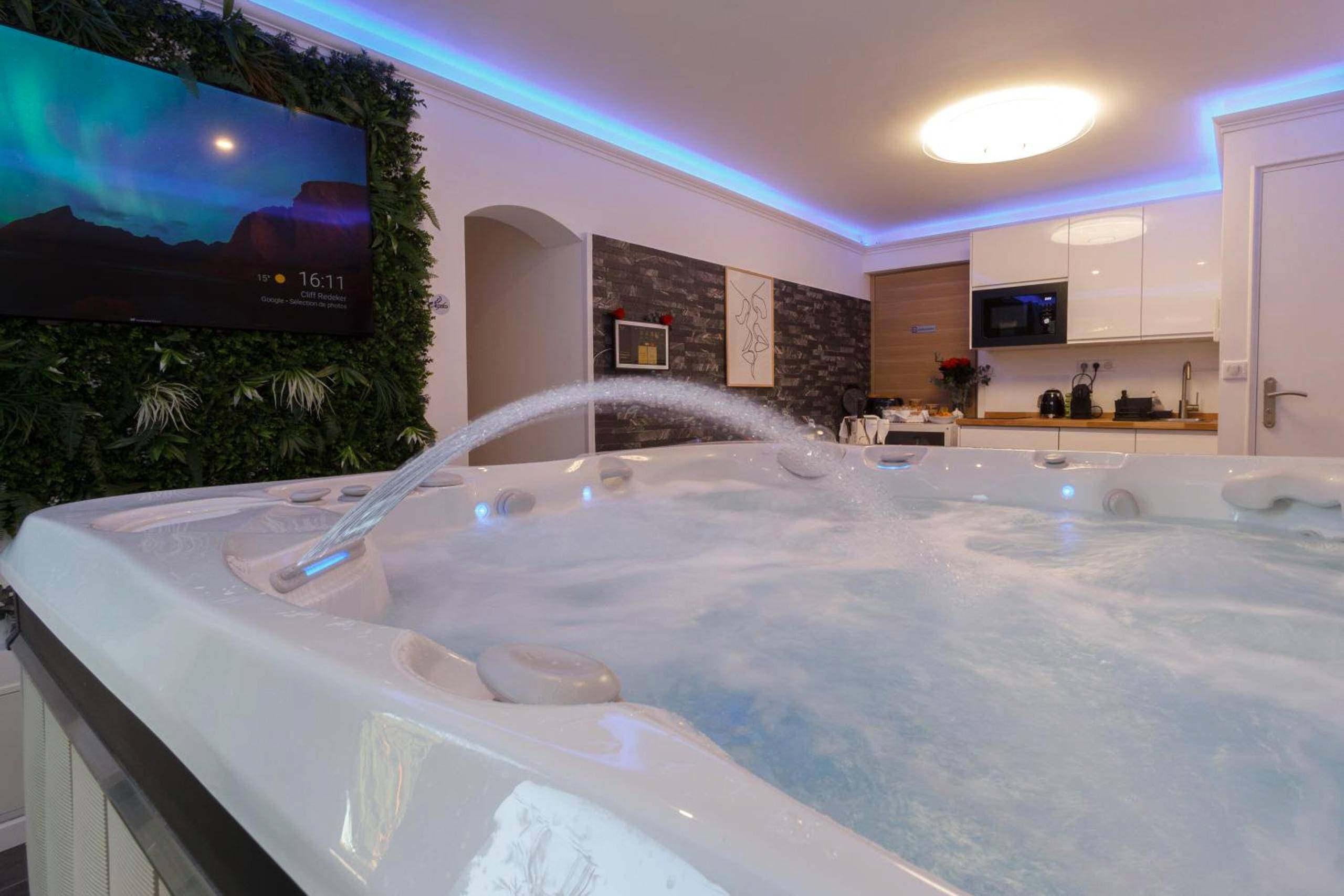 Photo du logement - CASA AMOR & SPA, appartement suite jacuzzi & piscine chauffée - Montfort - sur - Argens