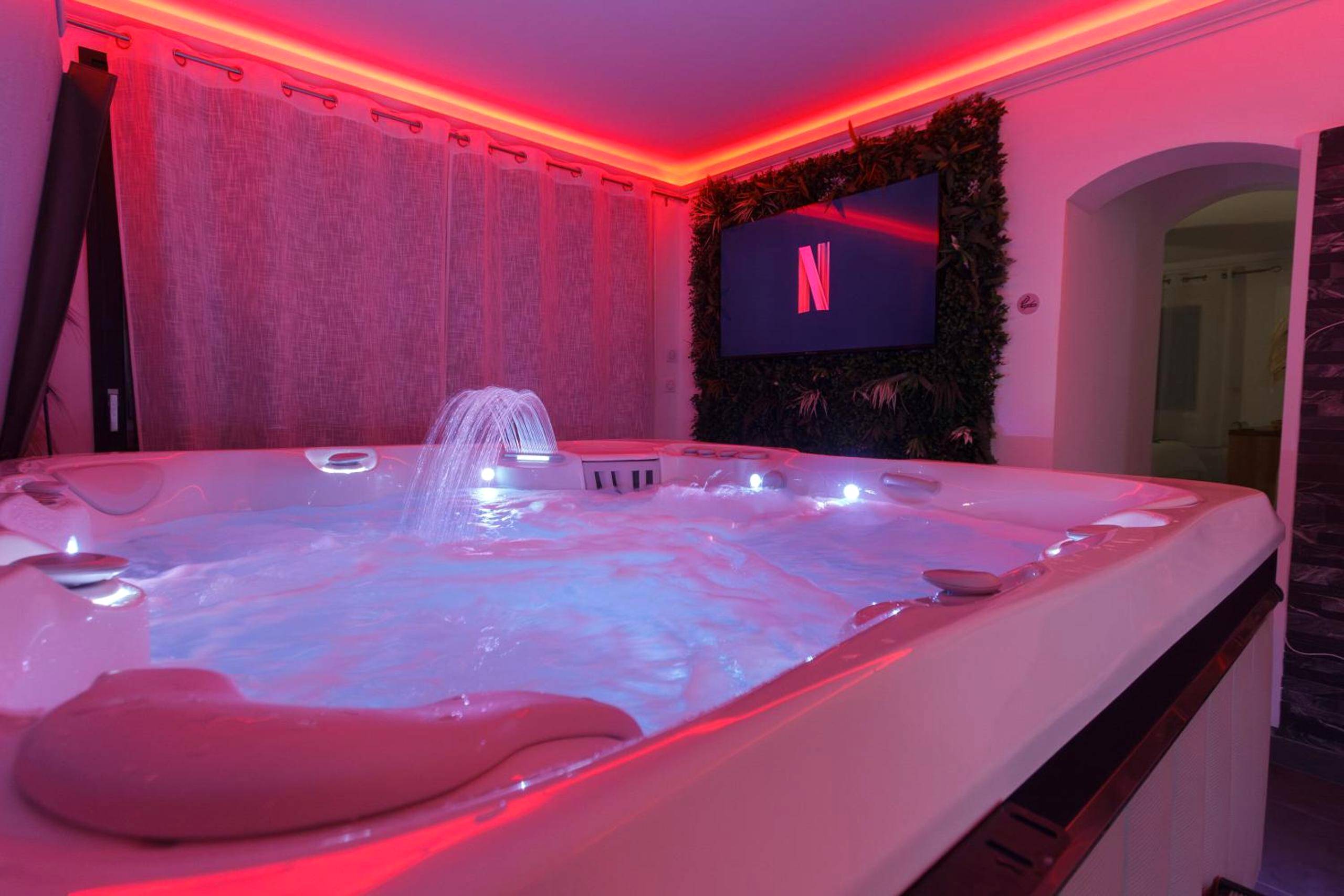 Photo du logement - CASA AMOR & SPA, appartement suite jacuzzi & piscine chauffée